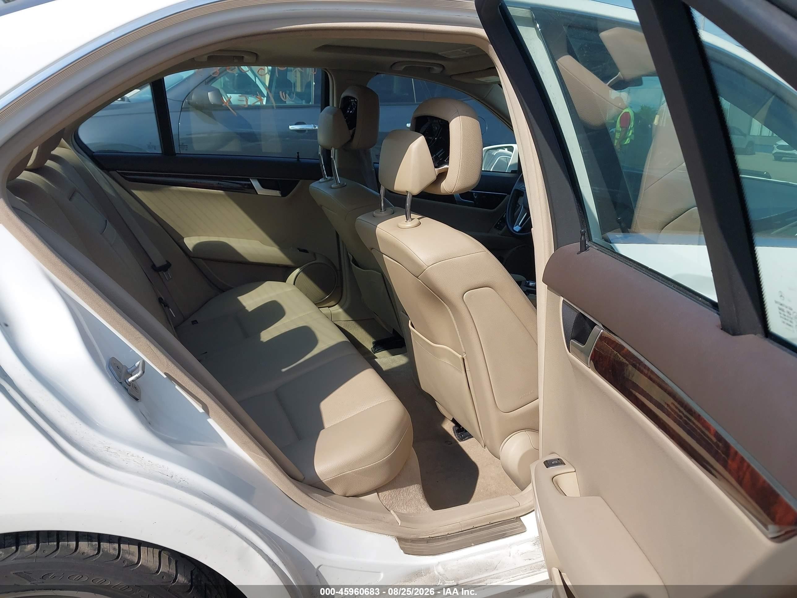 2013 Mercedes-benz C 300 Sport 4matic White vin: WDDGF8AB2DR267482