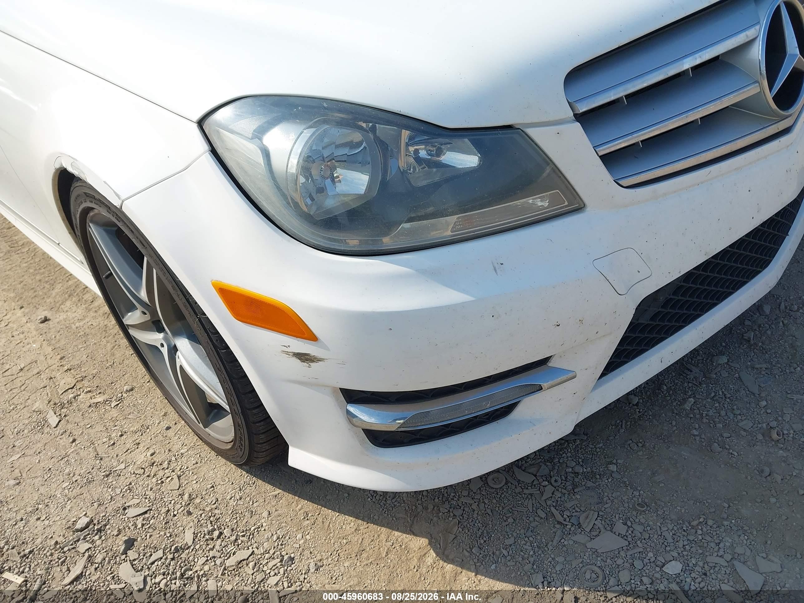 2013 Mercedes-benz C 300 Sport 4matic White vin: WDDGF8AB2DR267482