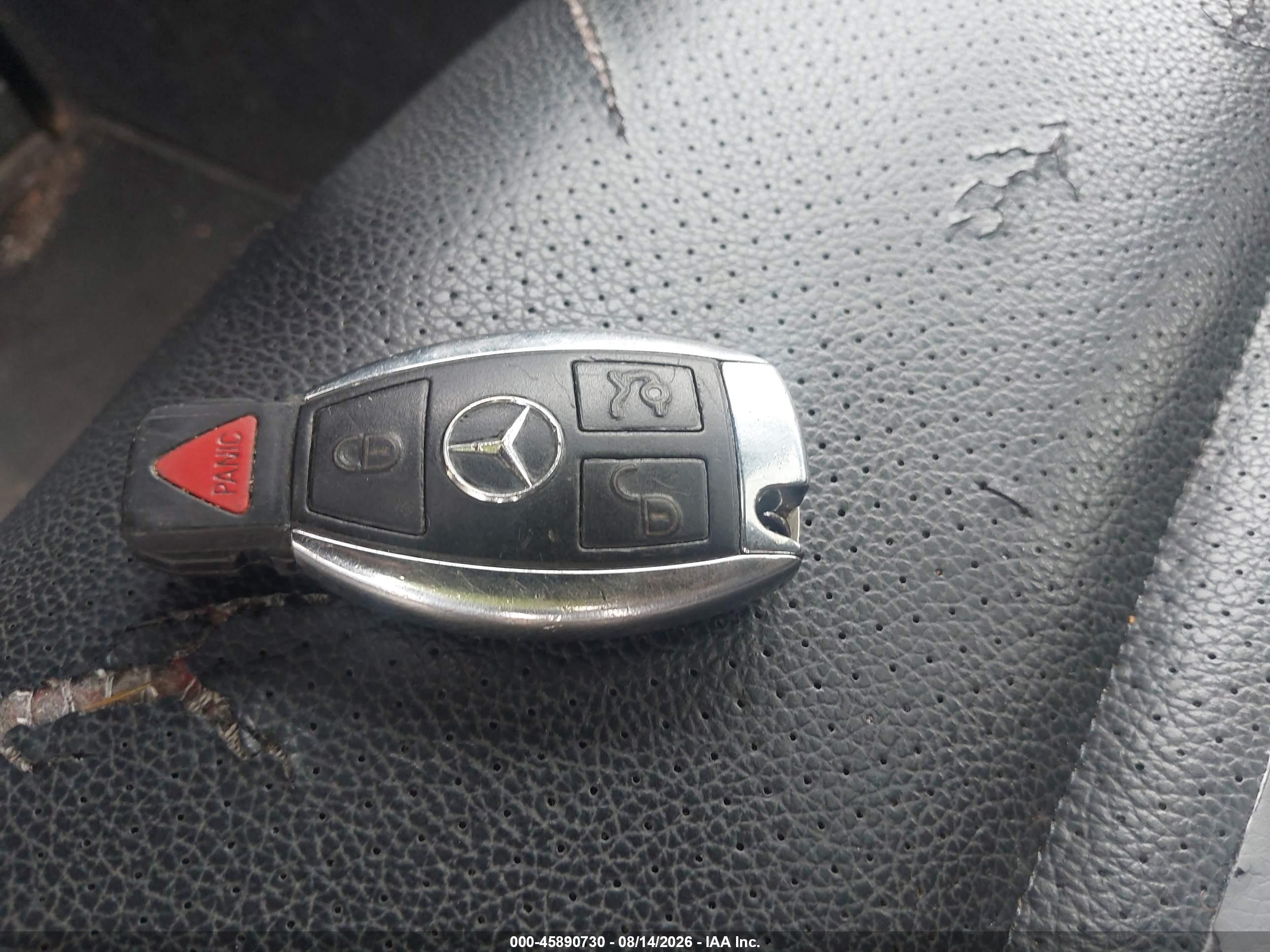2013 Mercedes-benz C 300 Sport 4matic Серебряный vin: WDDGF8AB2DR280765