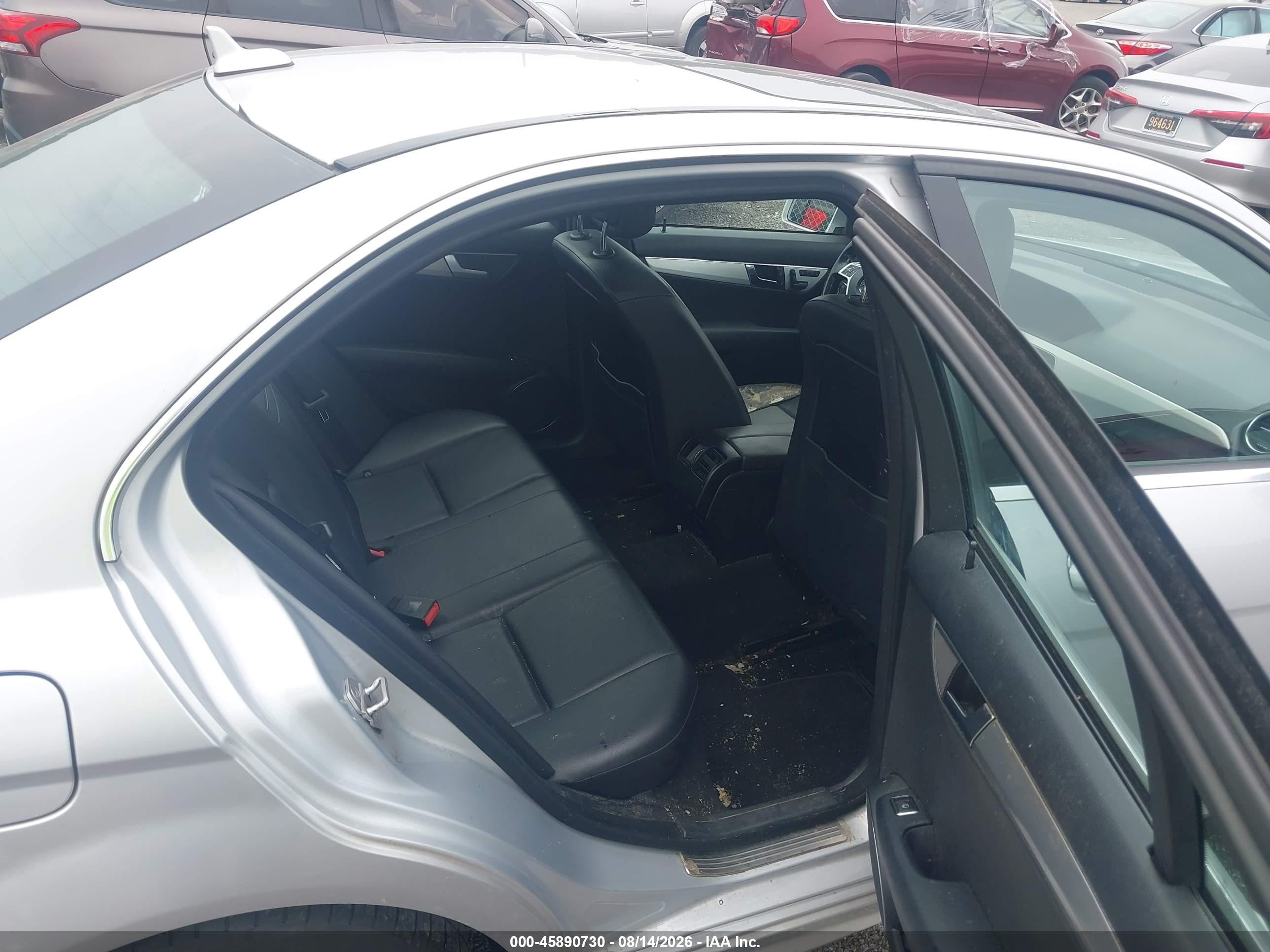 2013 Mercedes-benz C 300 Sport 4matic Серебряный vin: WDDGF8AB2DR280765