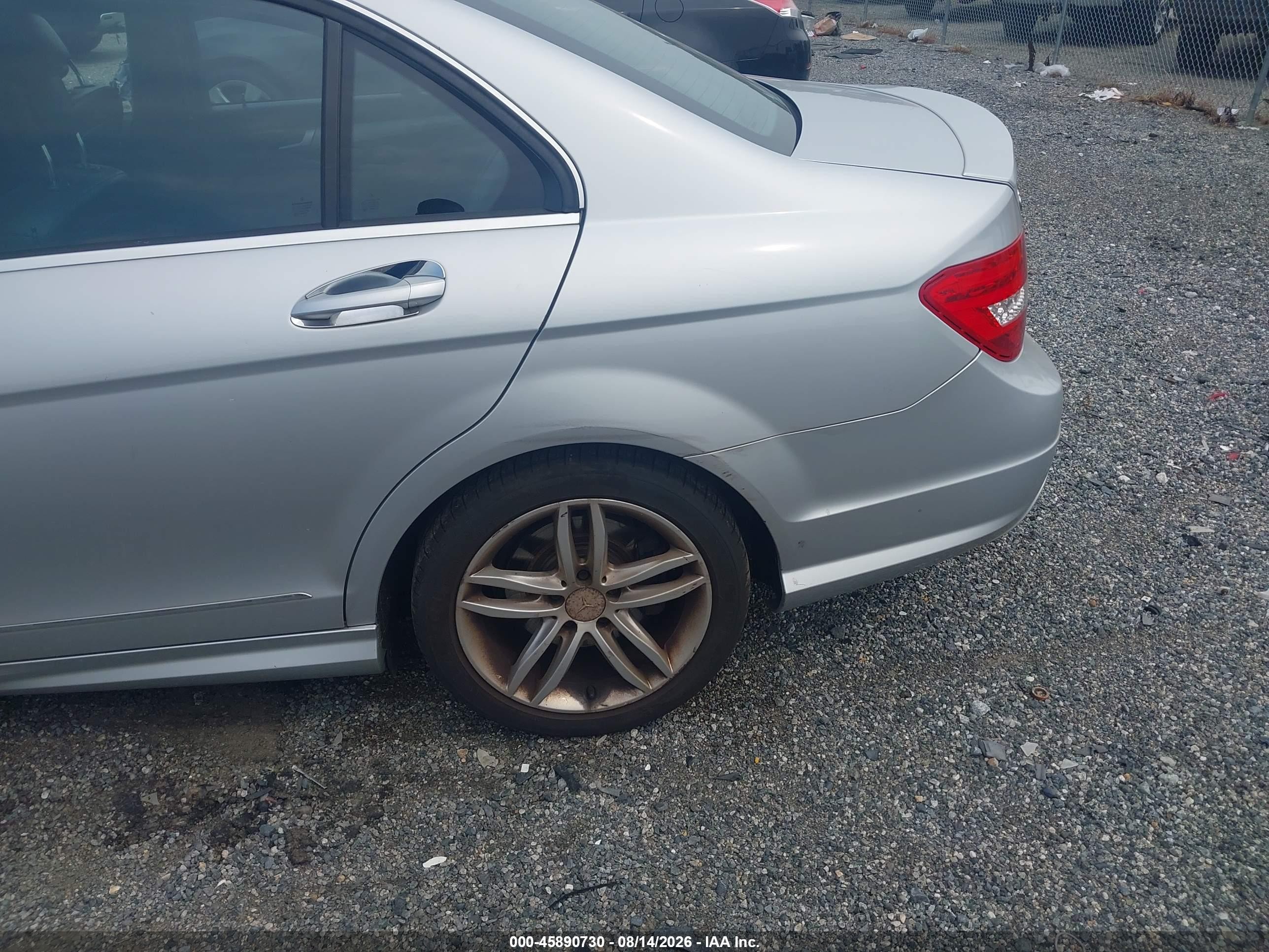 2013 Mercedes-benz C 300 Sport 4matic Серебряный vin: WDDGF8AB2DR280765