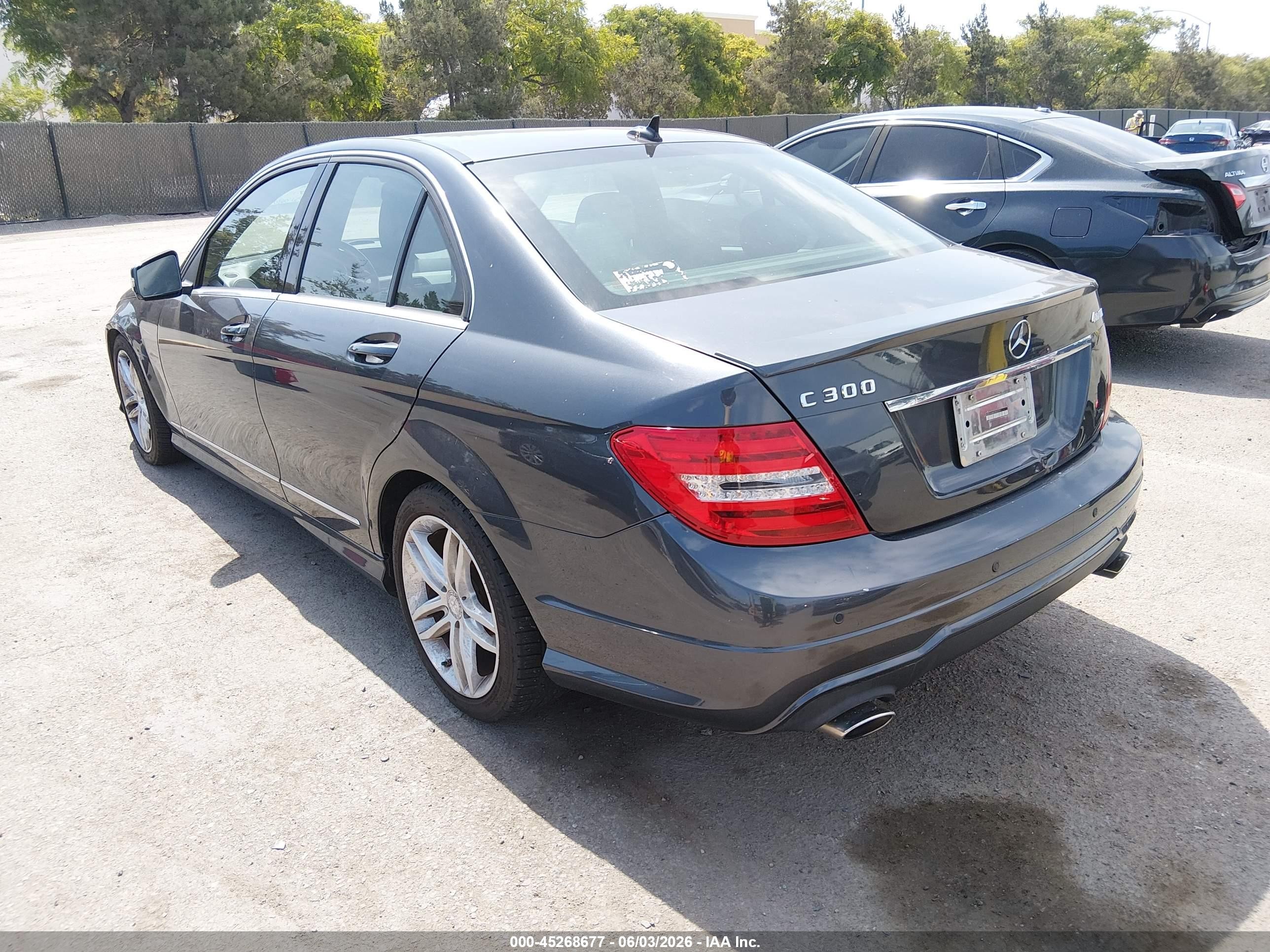 2013 Mercedes-benz C 300 Sport 4matic Gray vin: WDDGF8AB2DR283701