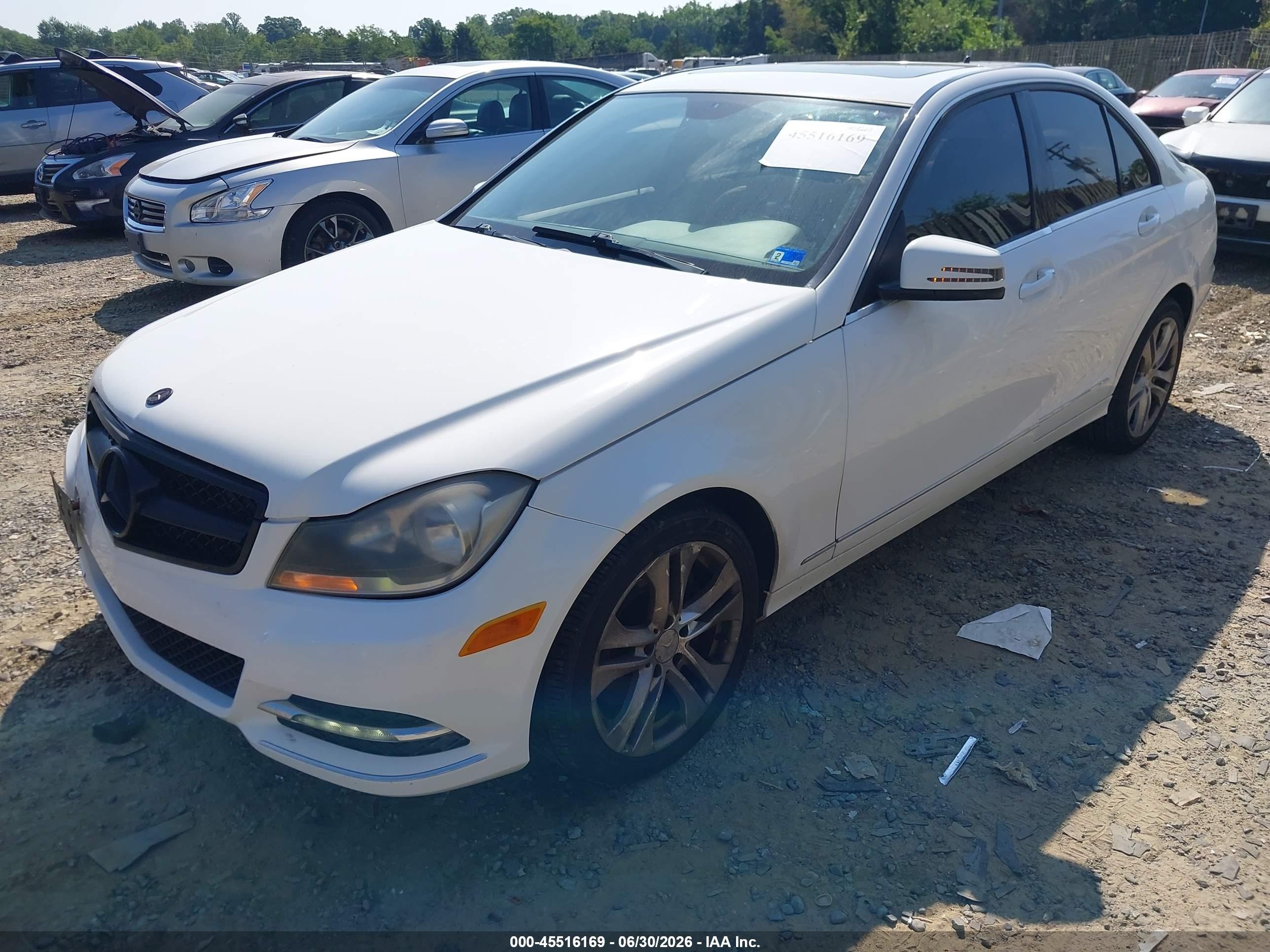 2013 Mercedes-benz C 300 Luxury 4matic White vin: WDDGF8AB2DR287232