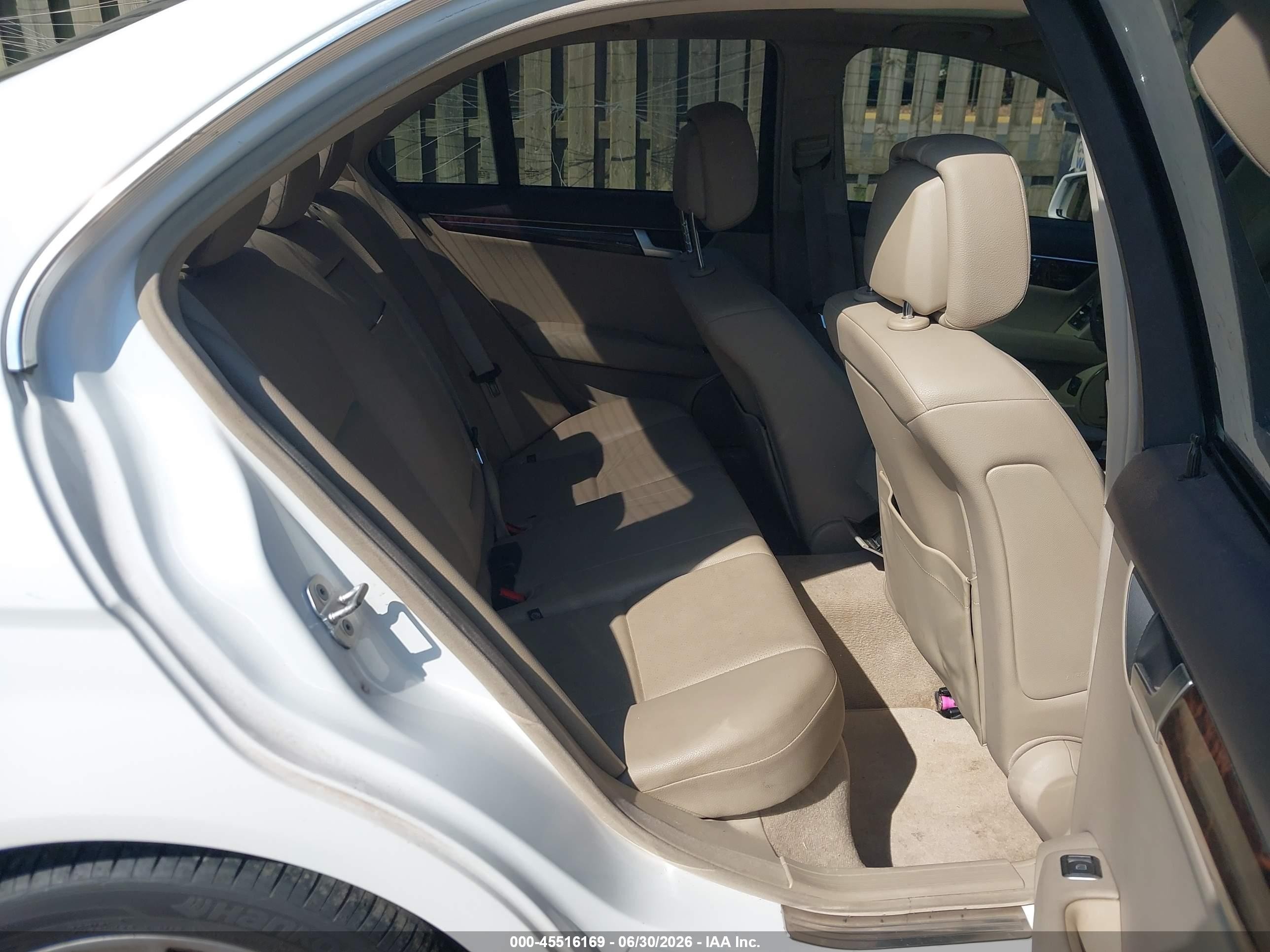 2013 Mercedes-benz C 300 Luxury 4matic White vin: WDDGF8AB2DR287232