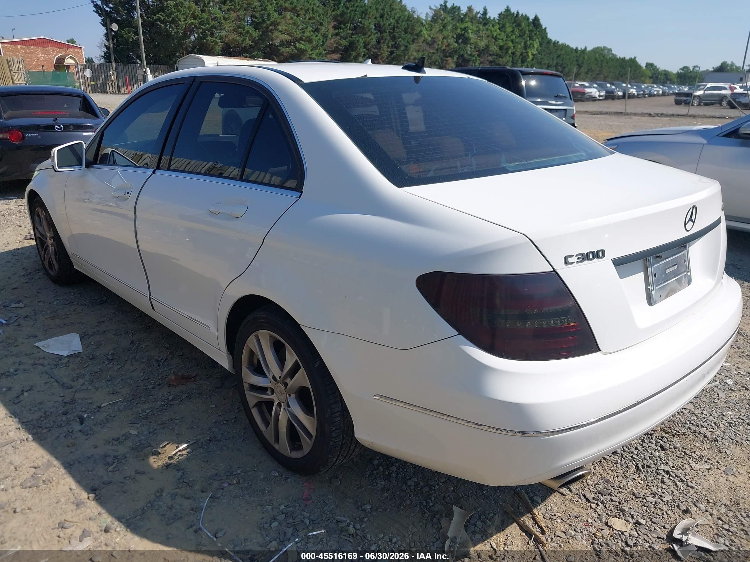 2013 Mercedes-benz C 300 Luxury 4matic White vin: WDDGF8AB2DR287232