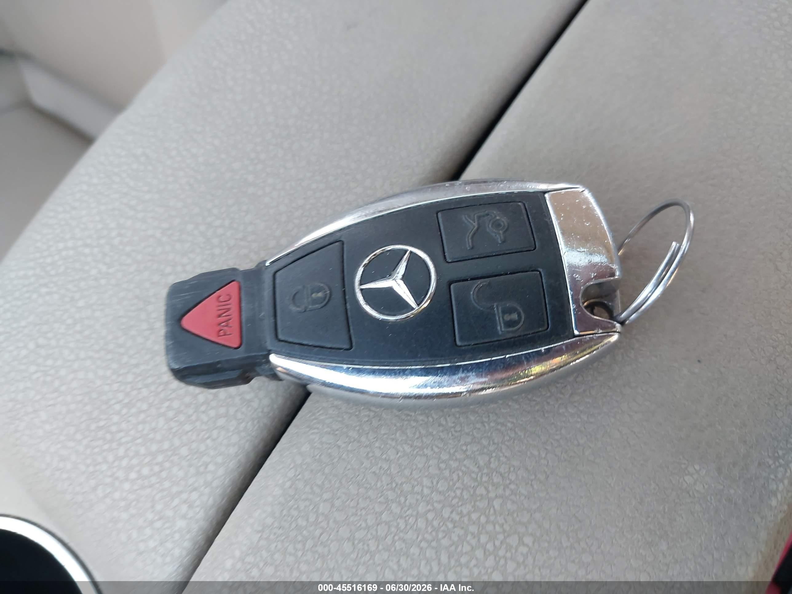 2013 Mercedes-benz C 300 Luxury 4matic White vin: WDDGF8AB2DR287232