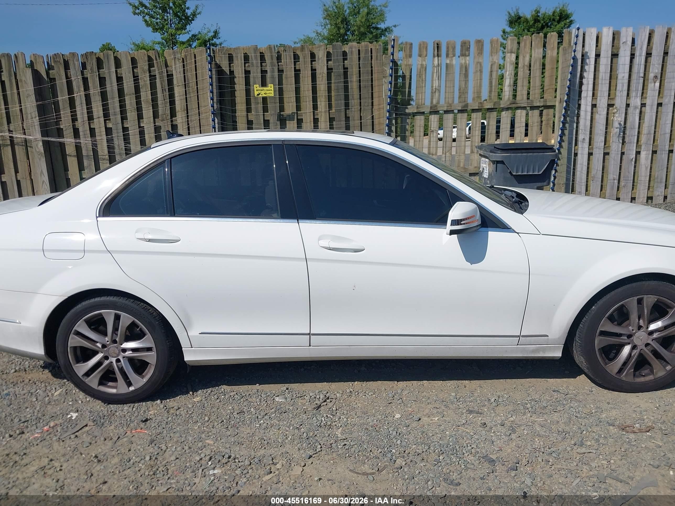 2013 Mercedes-benz C 300 Luxury 4matic White vin: WDDGF8AB2DR287232