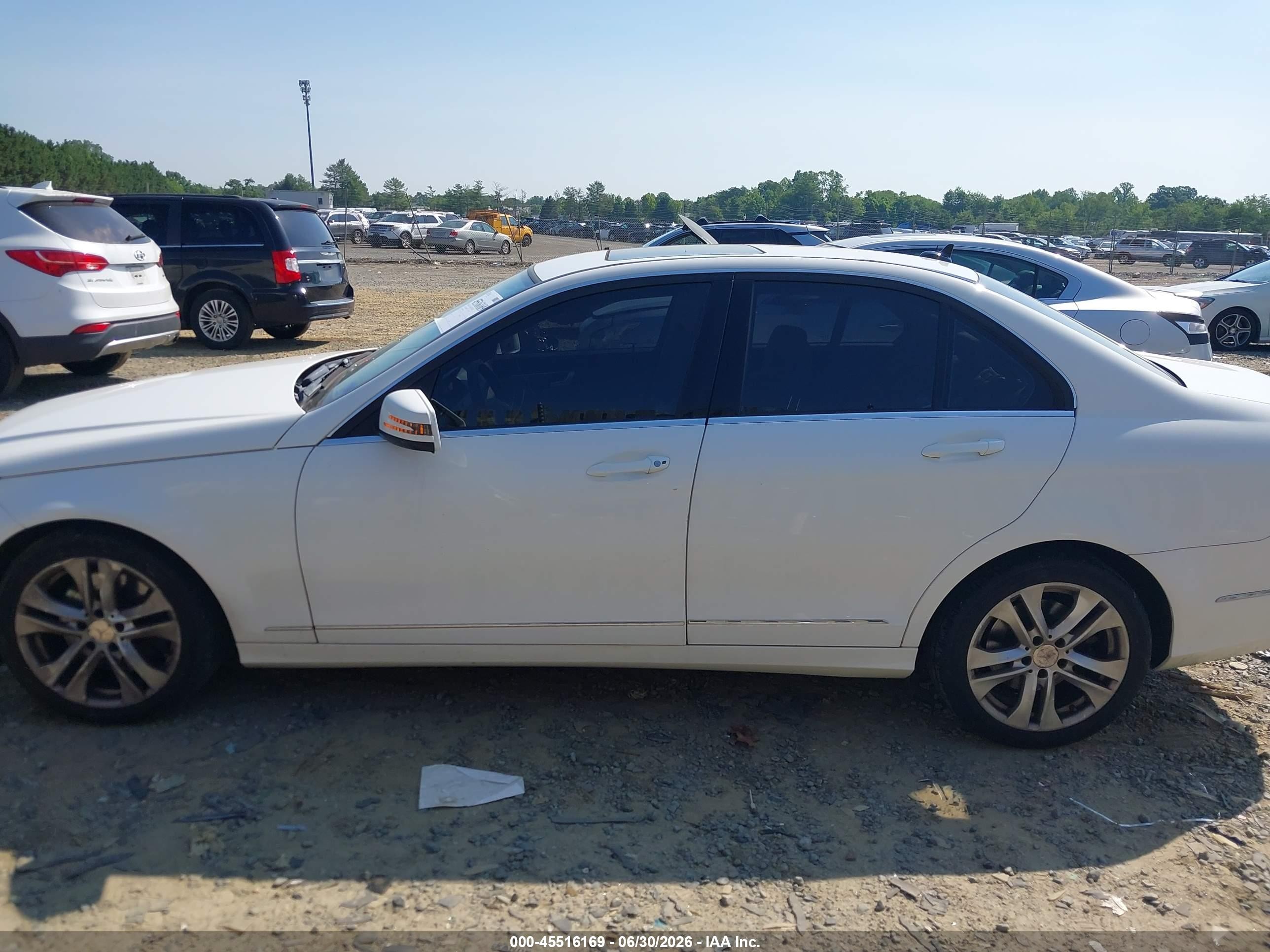 2013 Mercedes-benz C 300 Luxury 4matic White vin: WDDGF8AB2DR287232
