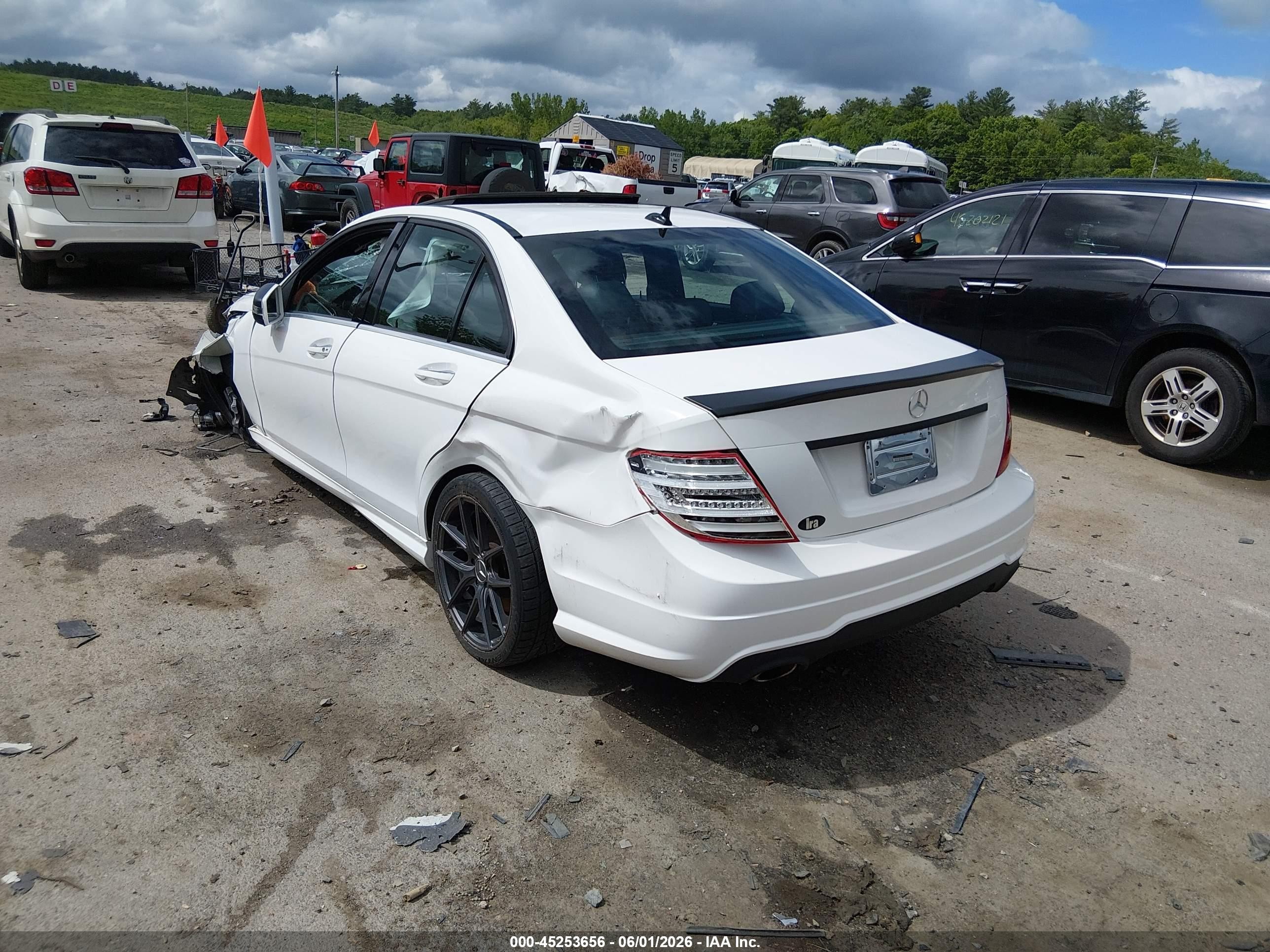 2013 Mercedes-benz C 300 Sport 4matic White vin: WDDGF8AB2DR289336