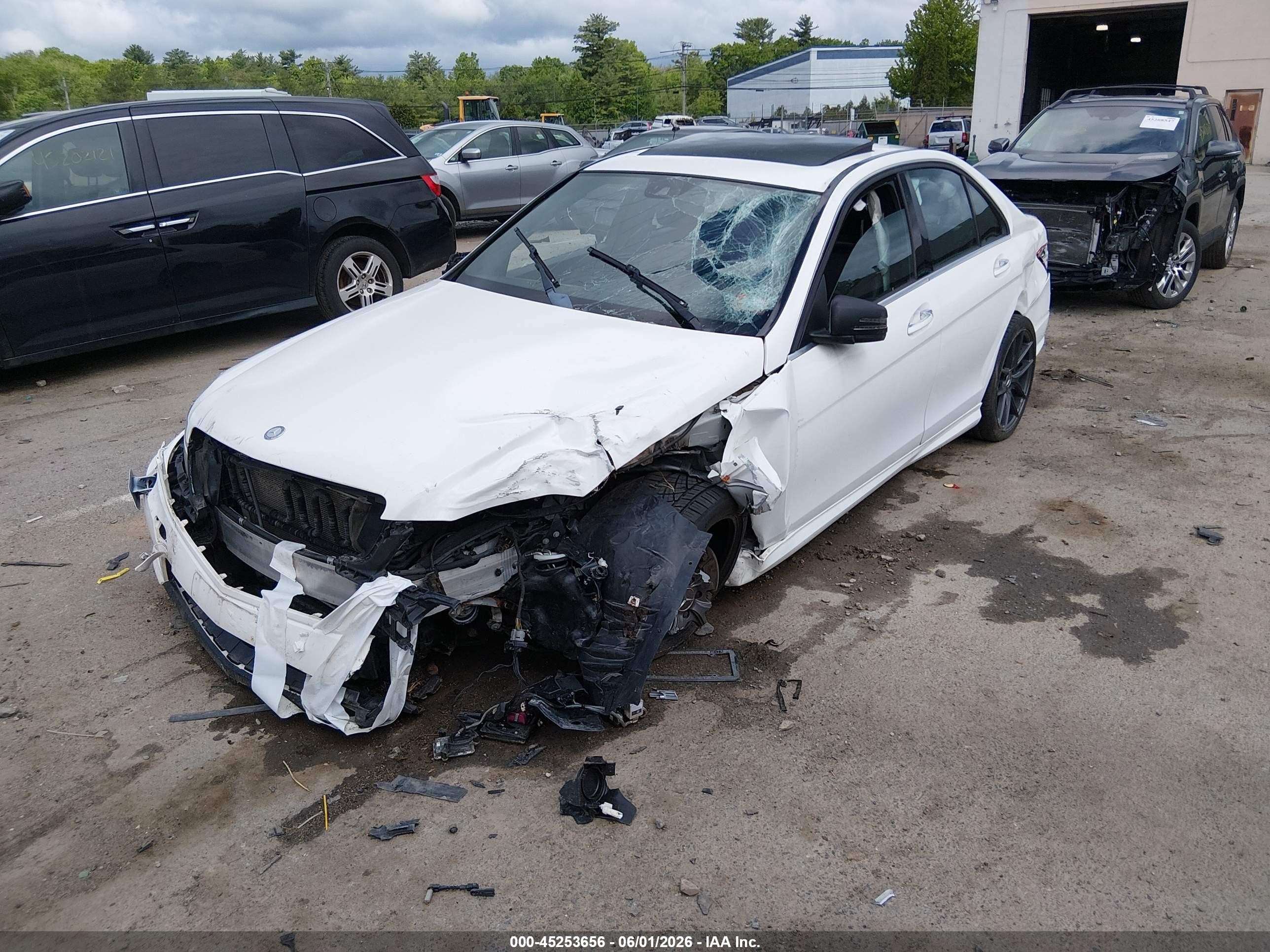2013 Mercedes-benz C 300 Sport 4matic White vin: WDDGF8AB2DR289336