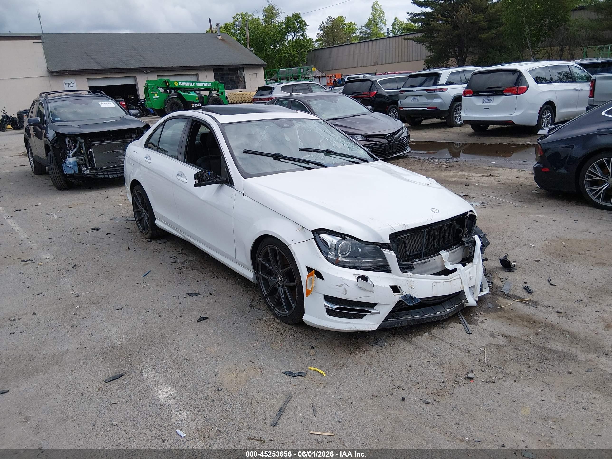 2013 Mercedes-benz C 300 Sport 4matic White vin: WDDGF8AB2DR289336