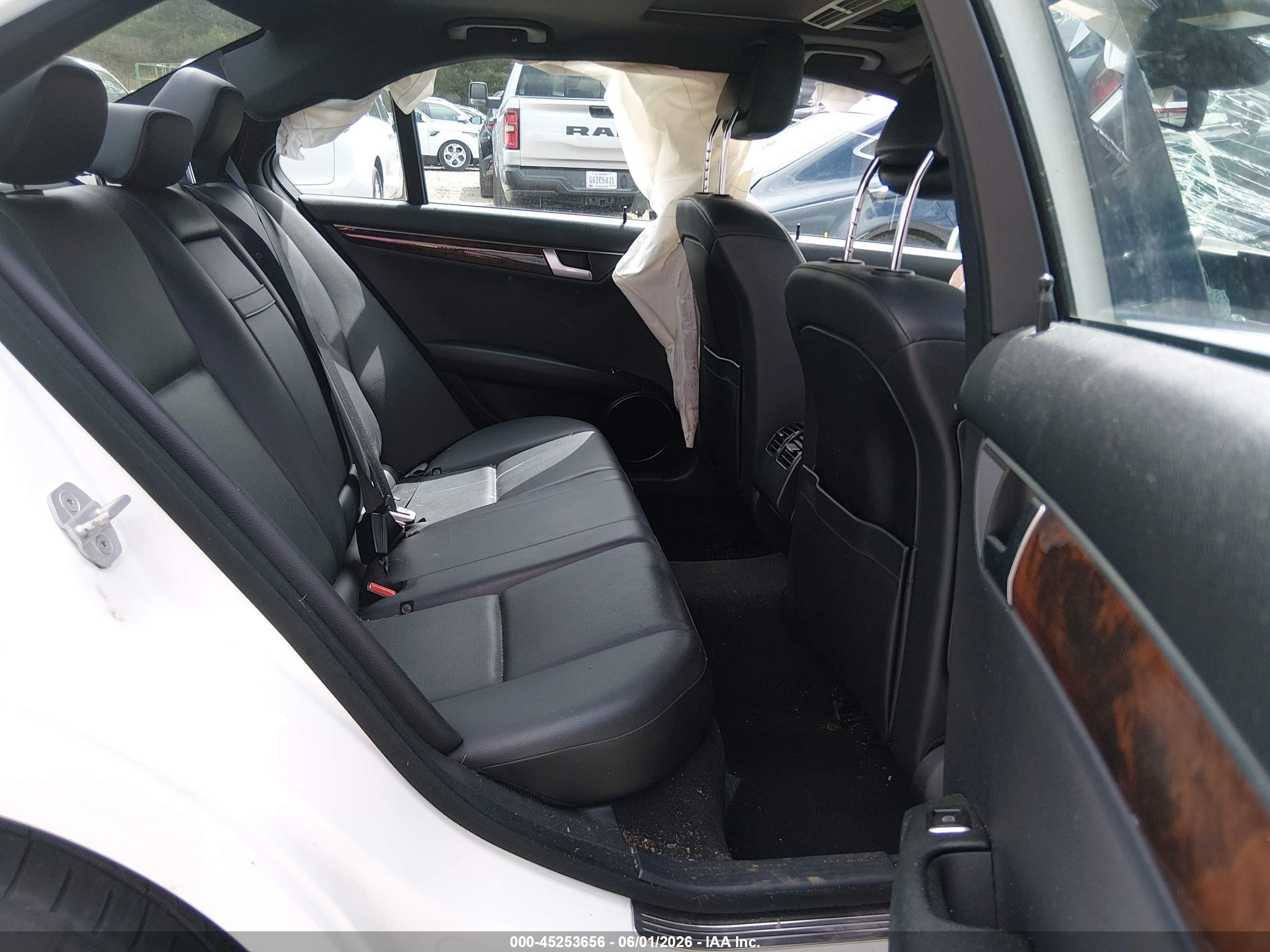 2013 Mercedes-benz C 300 Sport 4matic White vin: WDDGF8AB2DR289336