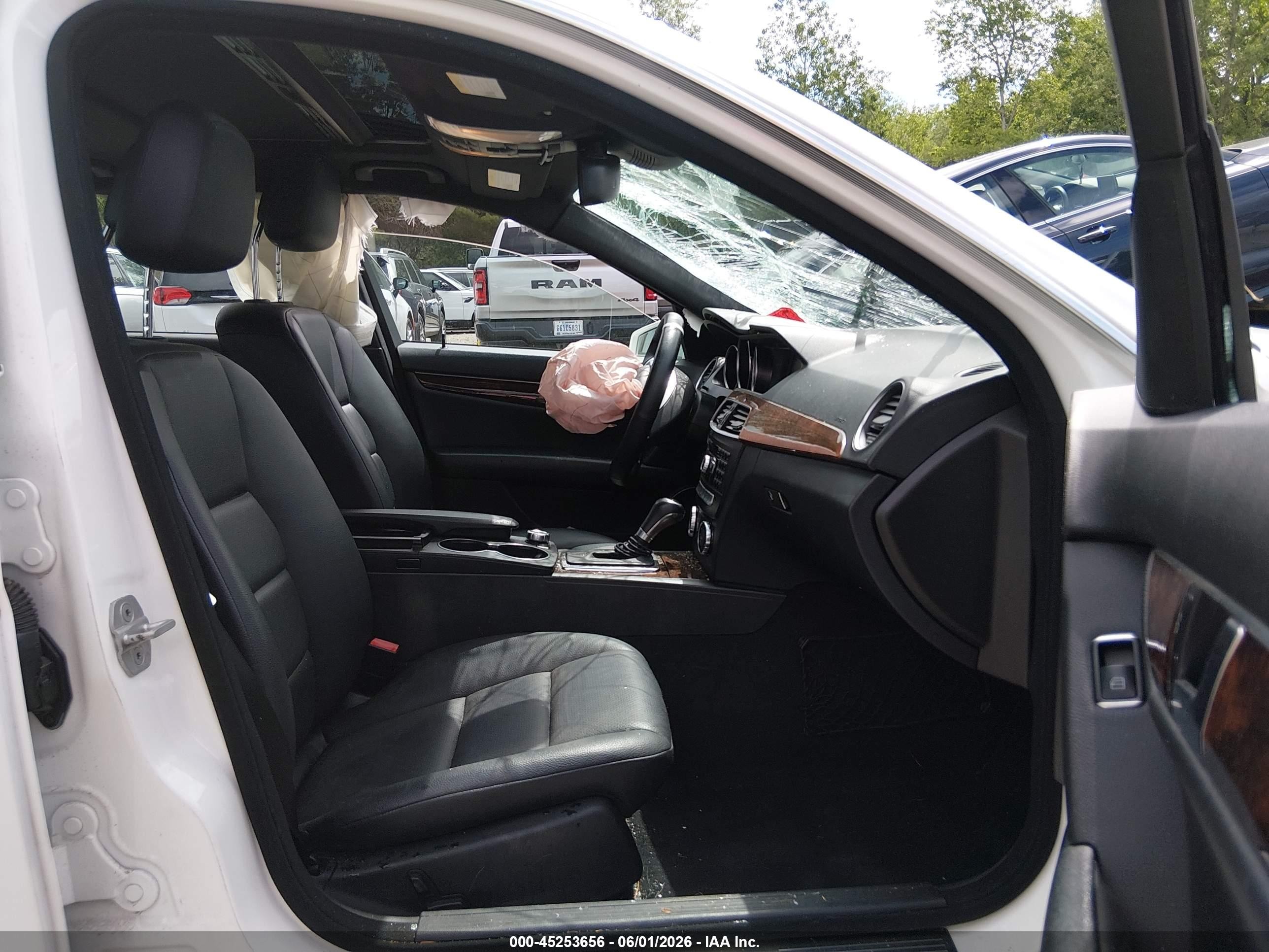2013 Mercedes-benz C 300 Sport 4matic White vin: WDDGF8AB2DR289336