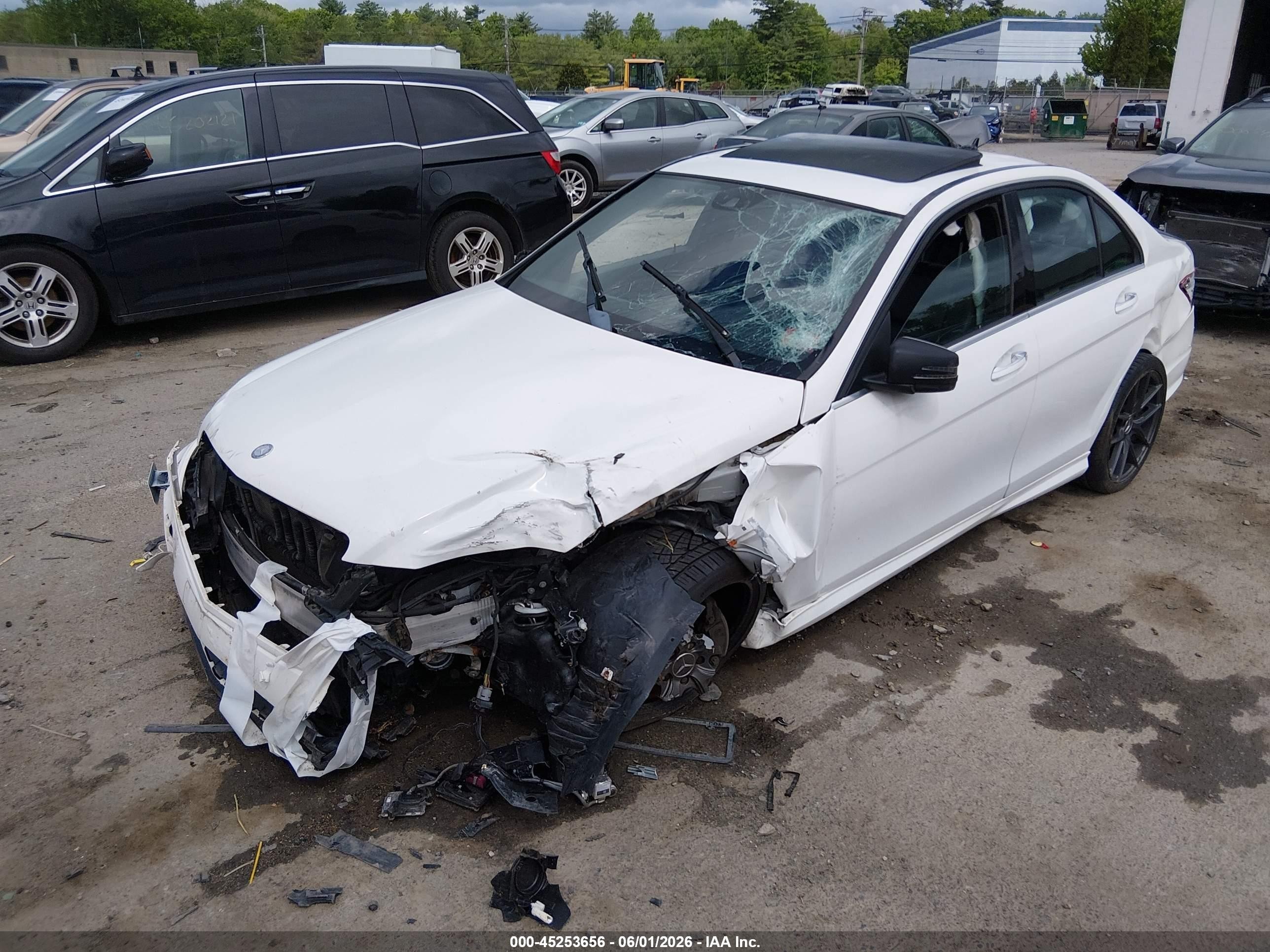 2013 Mercedes-benz C 300 Sport 4matic White vin: WDDGF8AB2DR289336