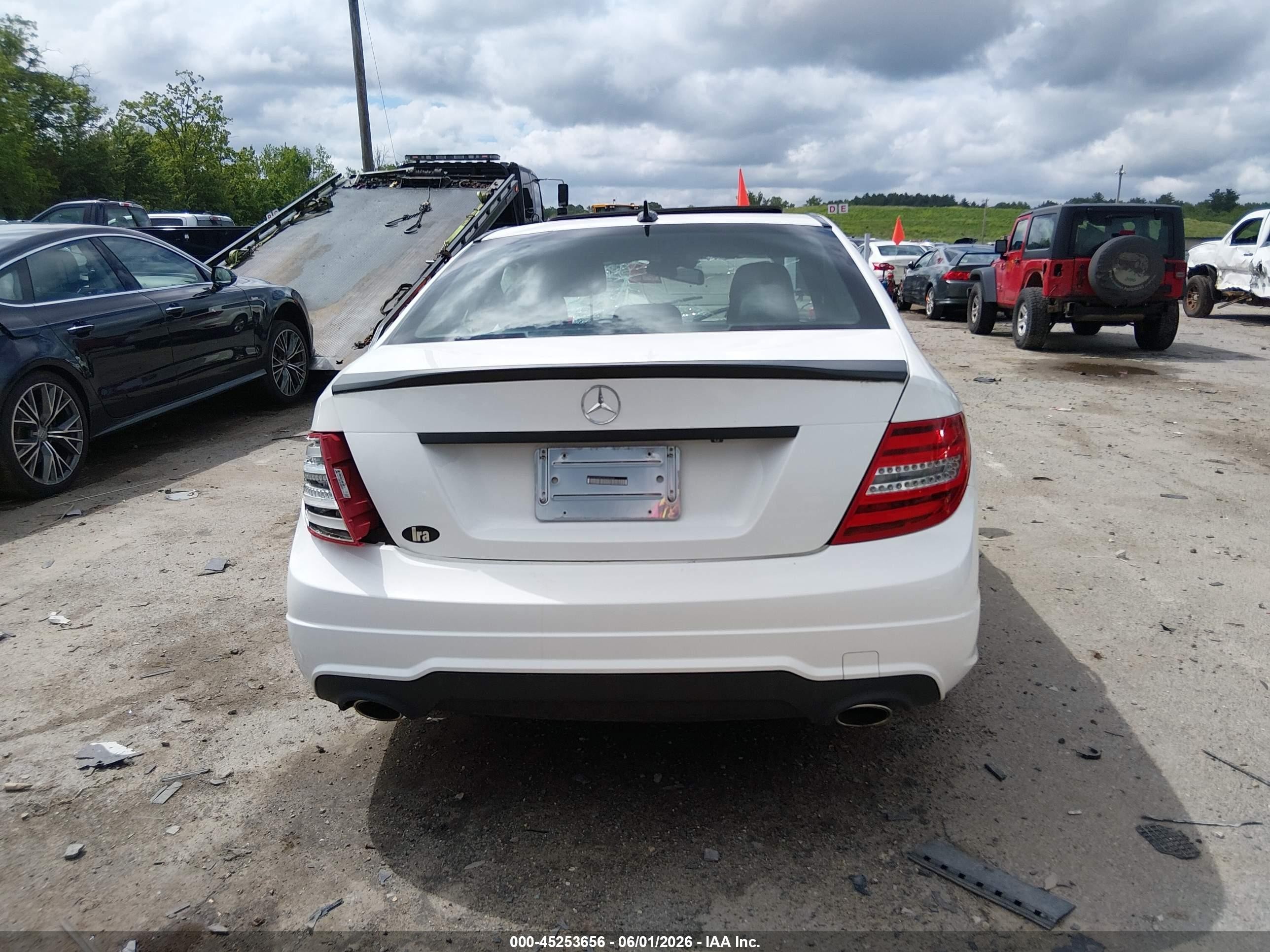 2013 Mercedes-benz C 300 Sport 4matic White vin: WDDGF8AB2DR289336