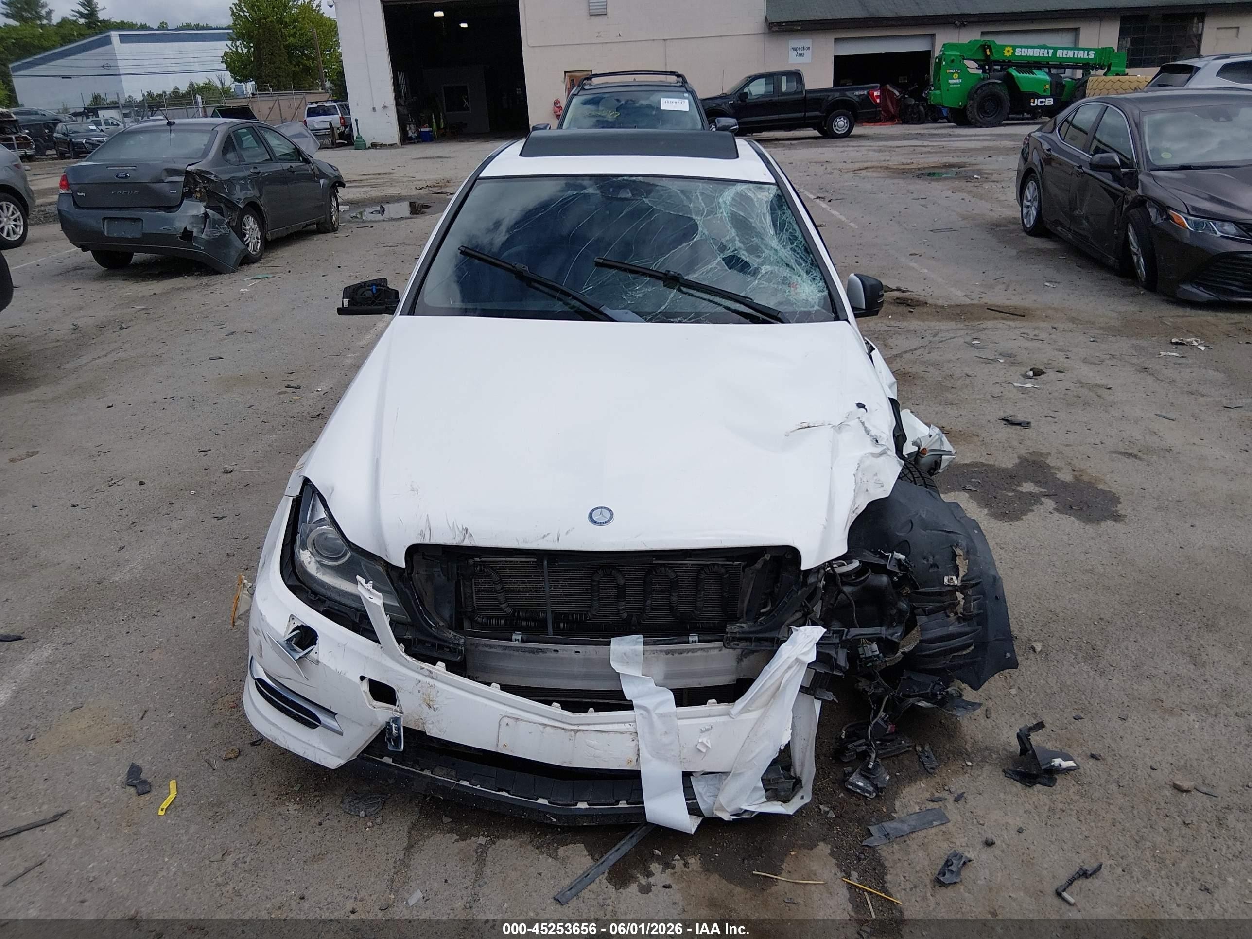 2013 Mercedes-benz C 300 Sport 4matic White vin: WDDGF8AB2DR289336