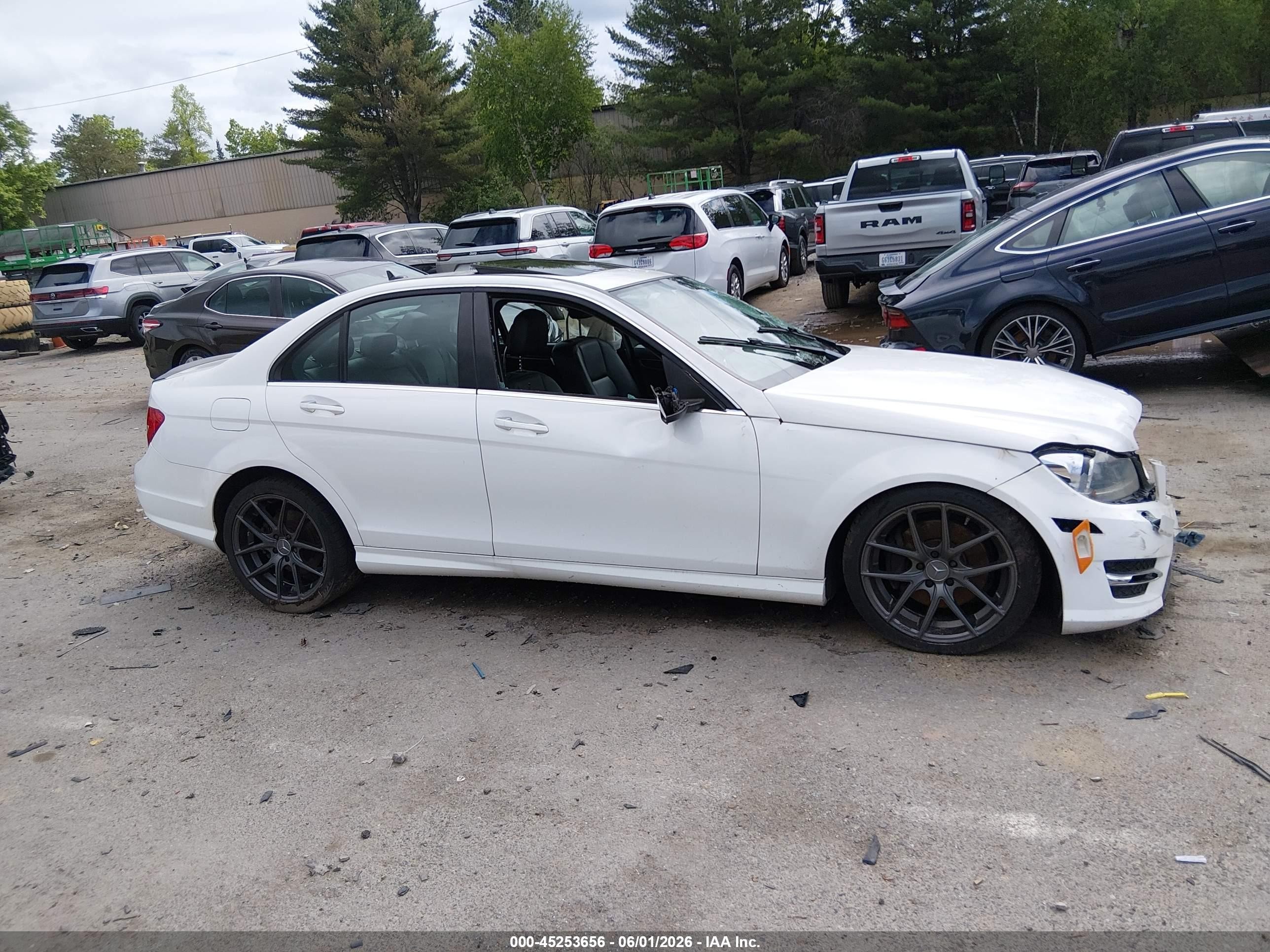 2013 Mercedes-benz C 300 Sport 4matic White vin: WDDGF8AB2DR289336