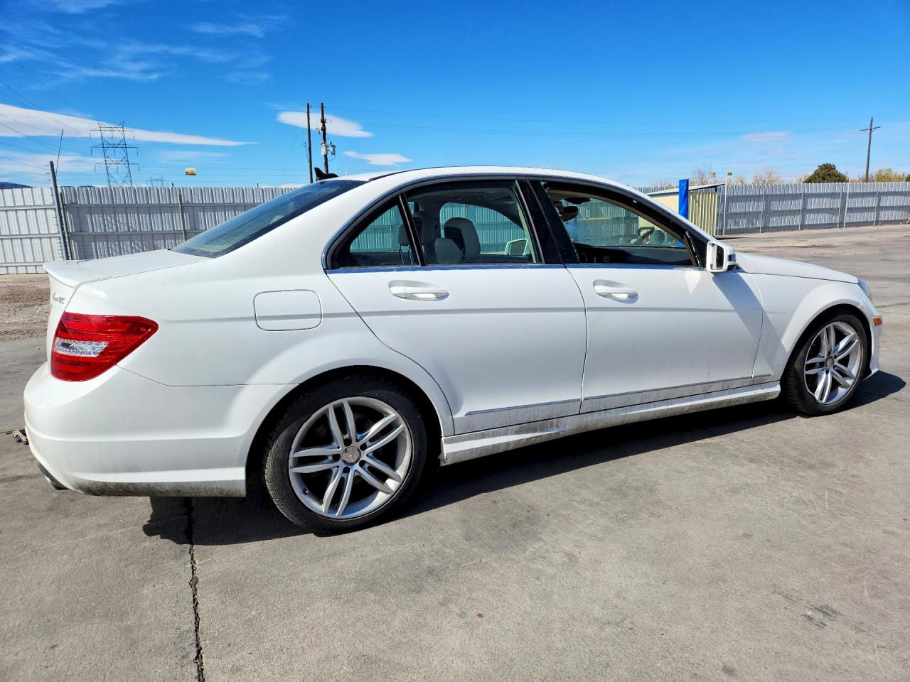 2013 Mercedes-benz C 300 4matic White vin: WDDGF8AB2DR289448