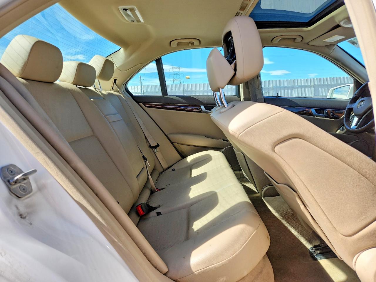 2013 Mercedes-benz C 300 4matic White vin: WDDGF8AB2DR289448