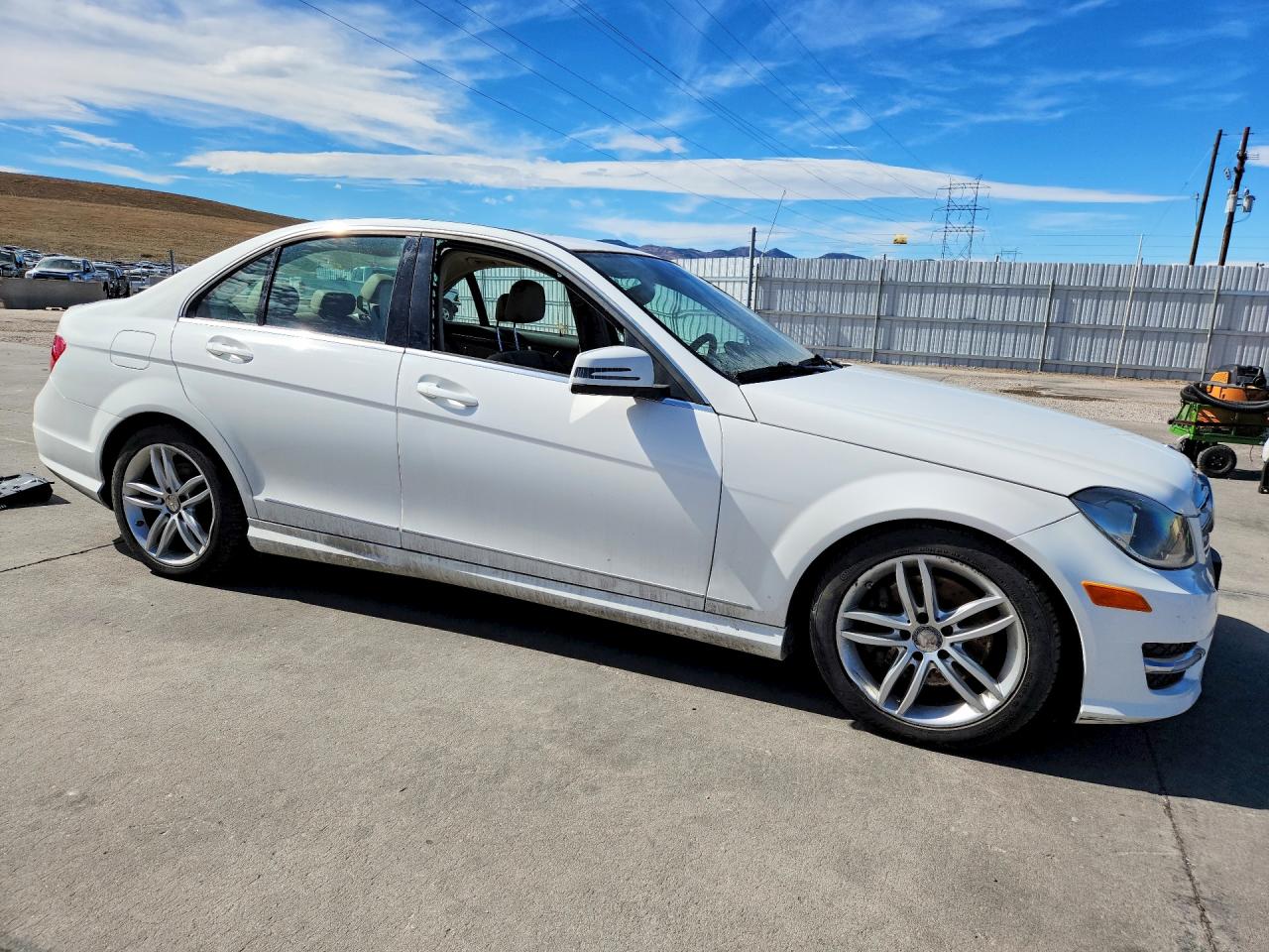 2013 Mercedes-benz C 300 4matic White vin: WDDGF8AB2DR289448