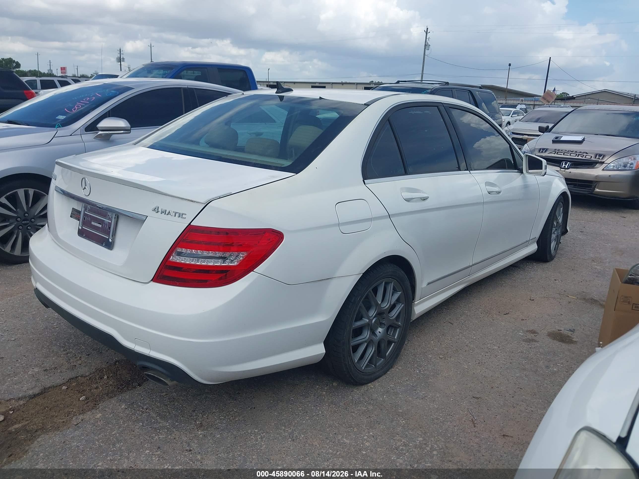 2013 Mercedes-benz C 300 Luxury 4matic/sport 4matic White vin: WDDGF8AB2DR293421