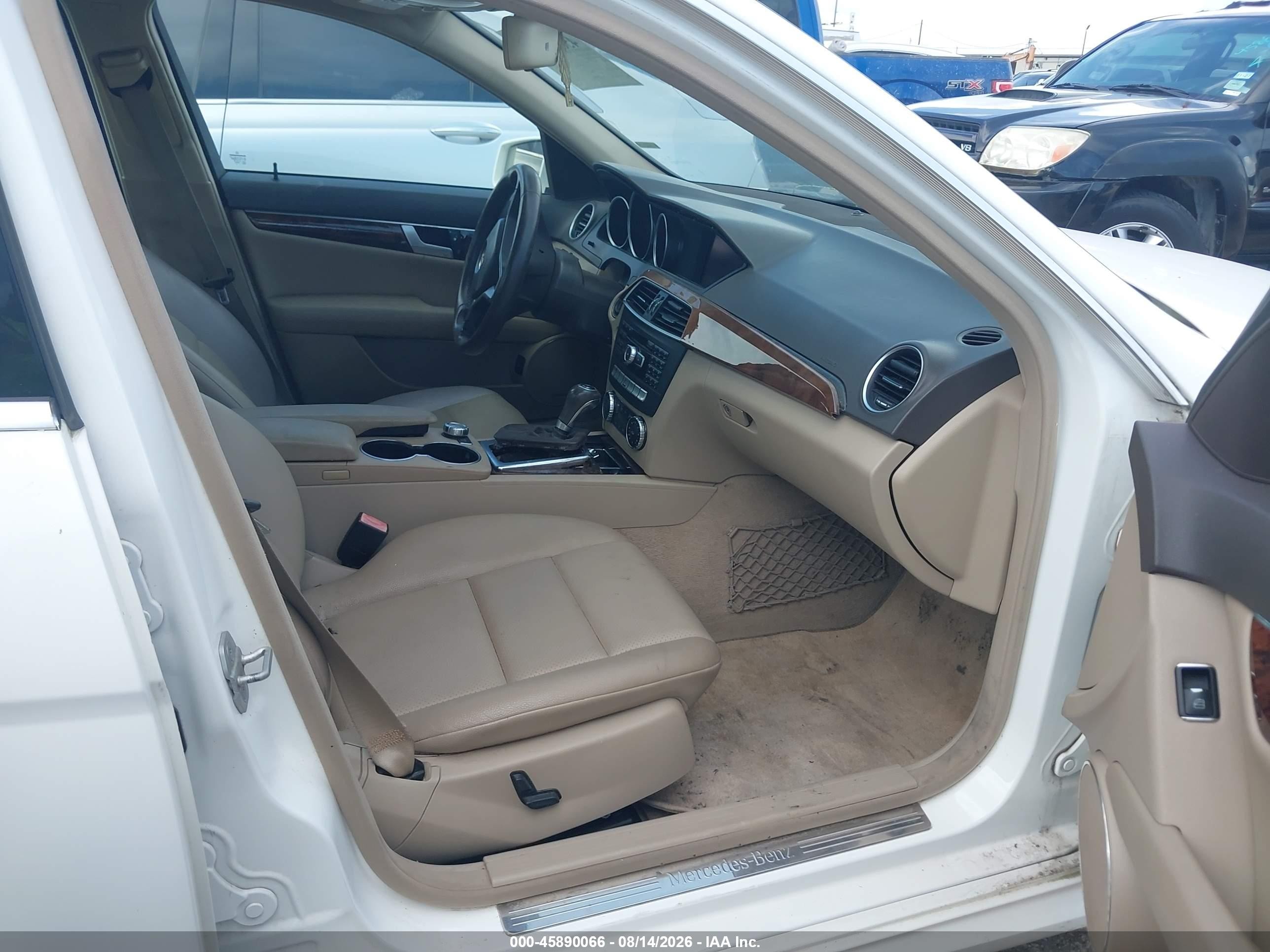 2013 Mercedes-benz C 300 Luxury 4matic/sport 4matic White vin: WDDGF8AB2DR293421