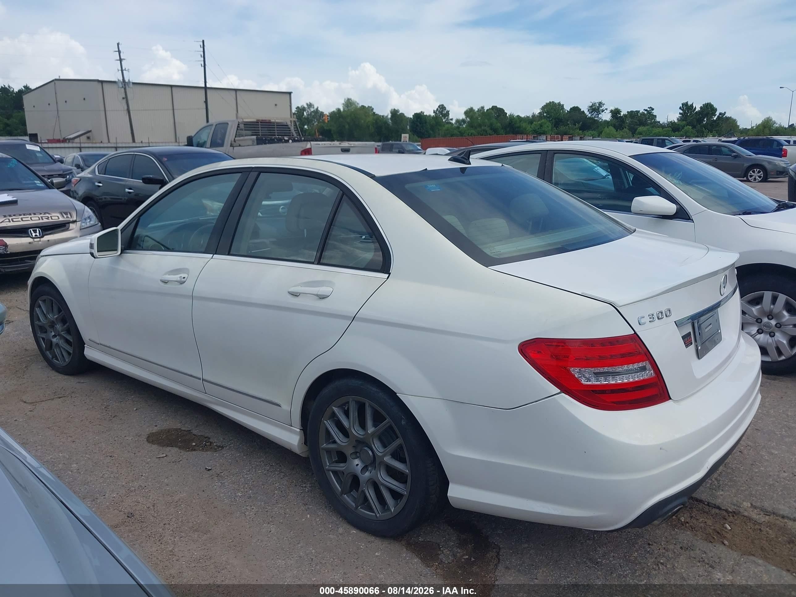 2013 Mercedes-benz C 300 Luxury 4matic/sport 4matic White vin: WDDGF8AB2DR293421