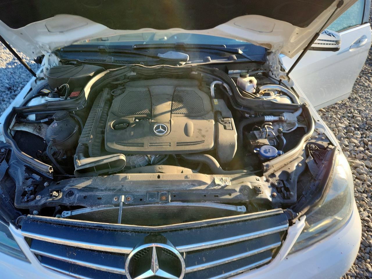 2014 Mercedes-benz C 300 4matic White vin: WDDGF8AB2EA913135