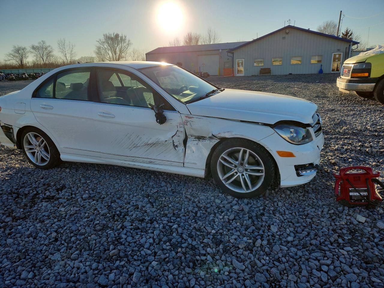 2014 Mercedes-benz C 300 4matic White vin: WDDGF8AB2EA913135