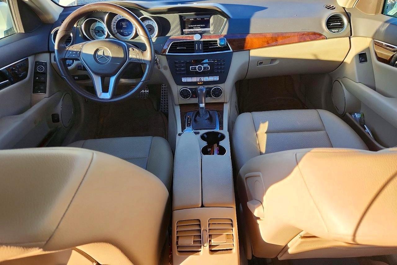 2014 Mercedes-benz C 300 4matic White vin: WDDGF8AB2EA913135