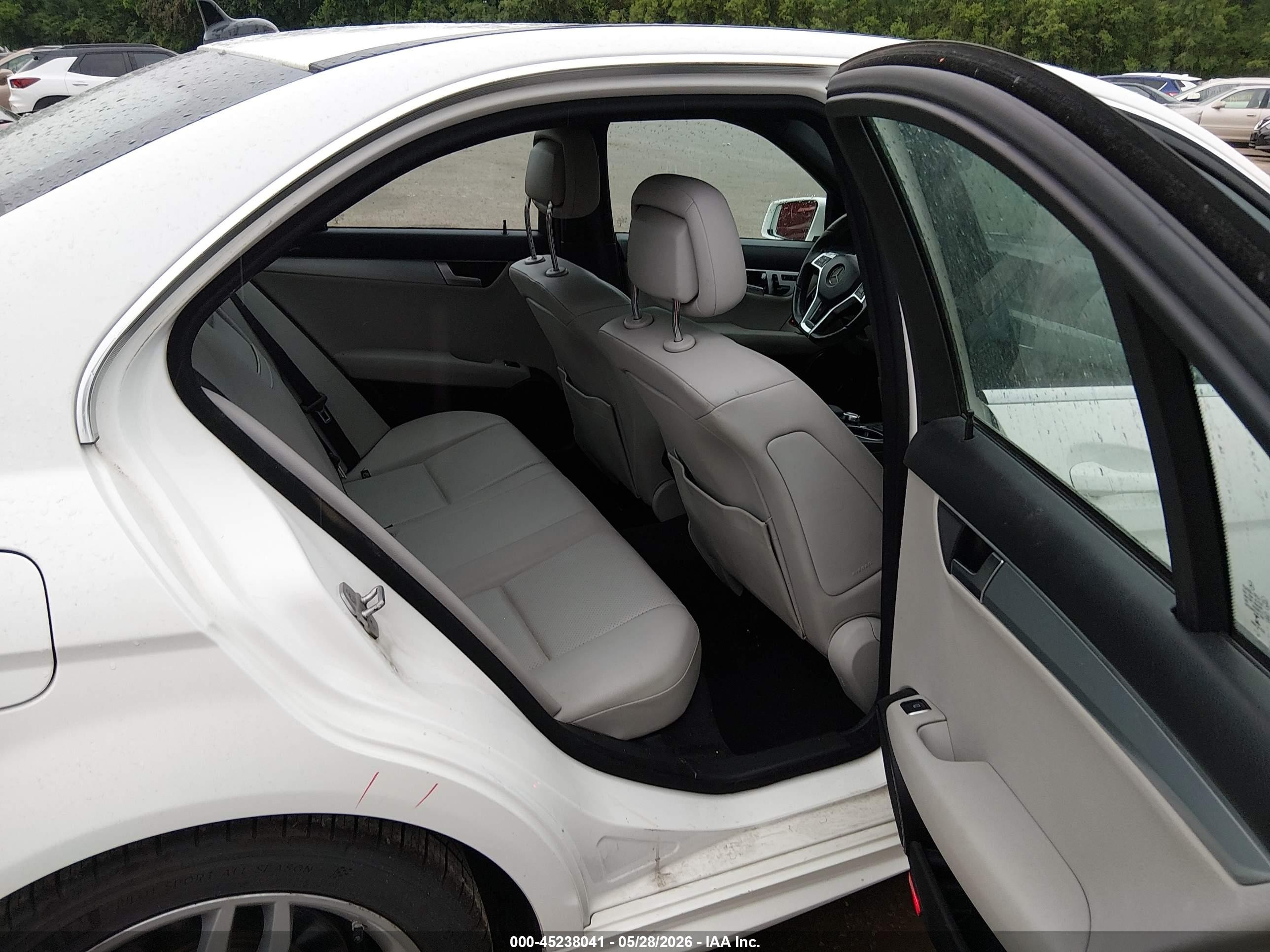 2014 Mercedes-benz C 300 Sport 4matic Белый vin: WDDGF8AB2EA942795