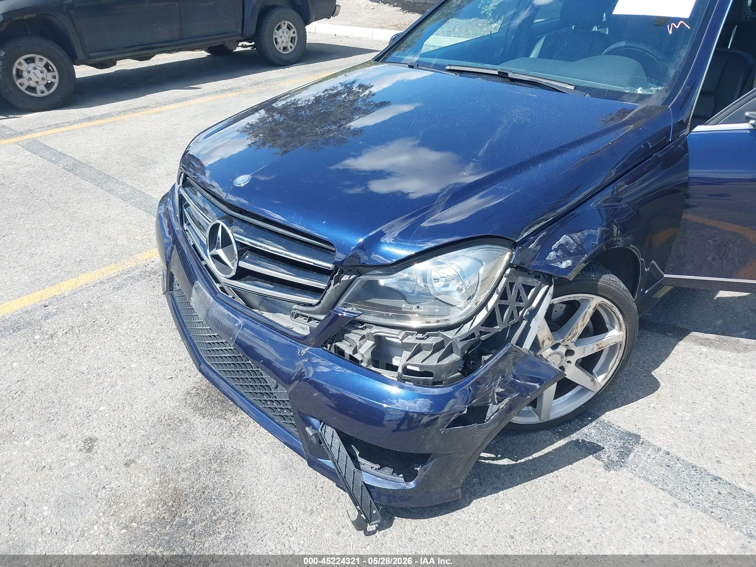 2014 Mercedes-benz C 300 Sport 4matic Синий vin: WDDGF8AB2EA967437