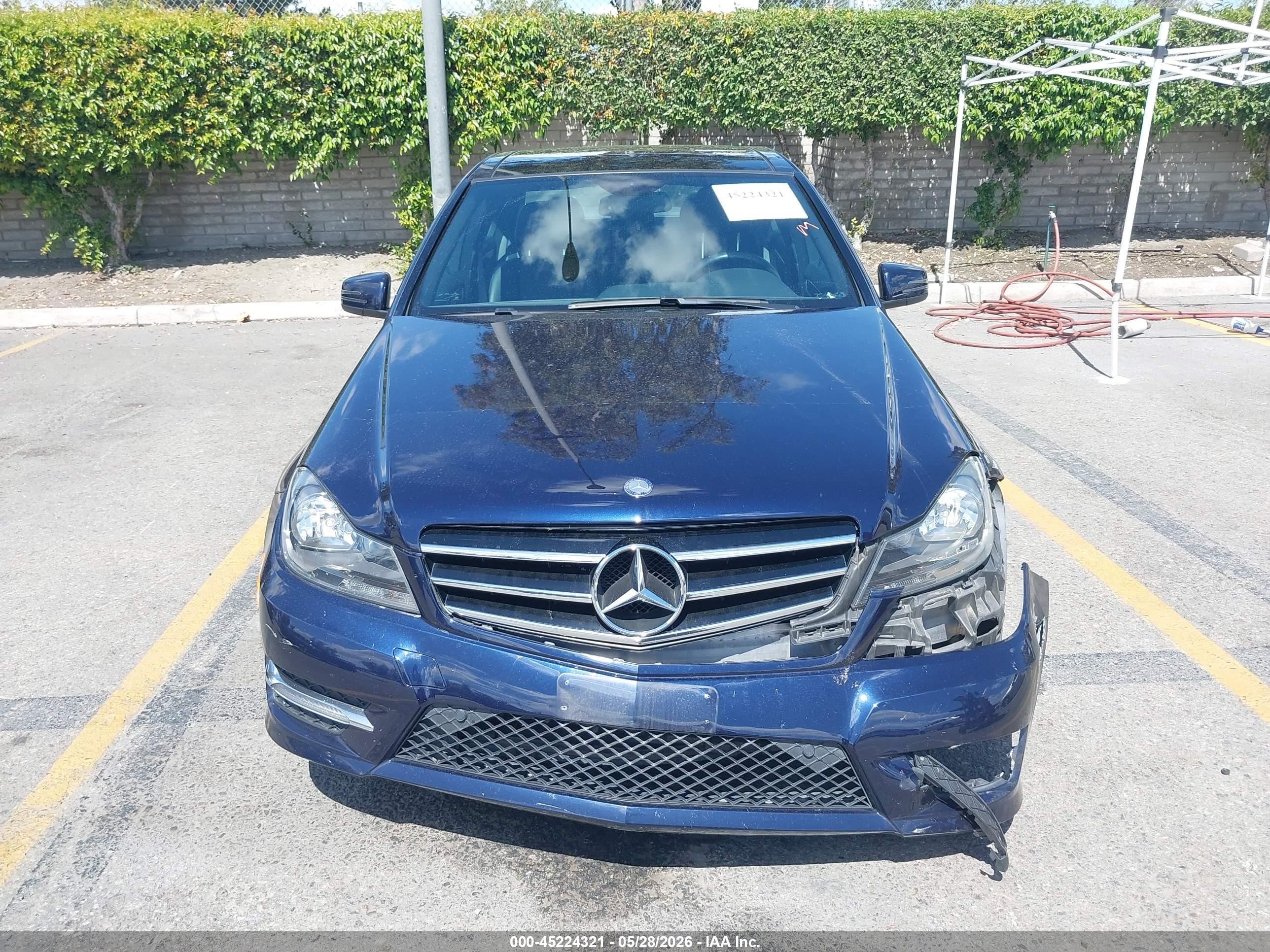 2014 Mercedes-benz C 300 Sport 4matic Синий vin: WDDGF8AB2EA967437