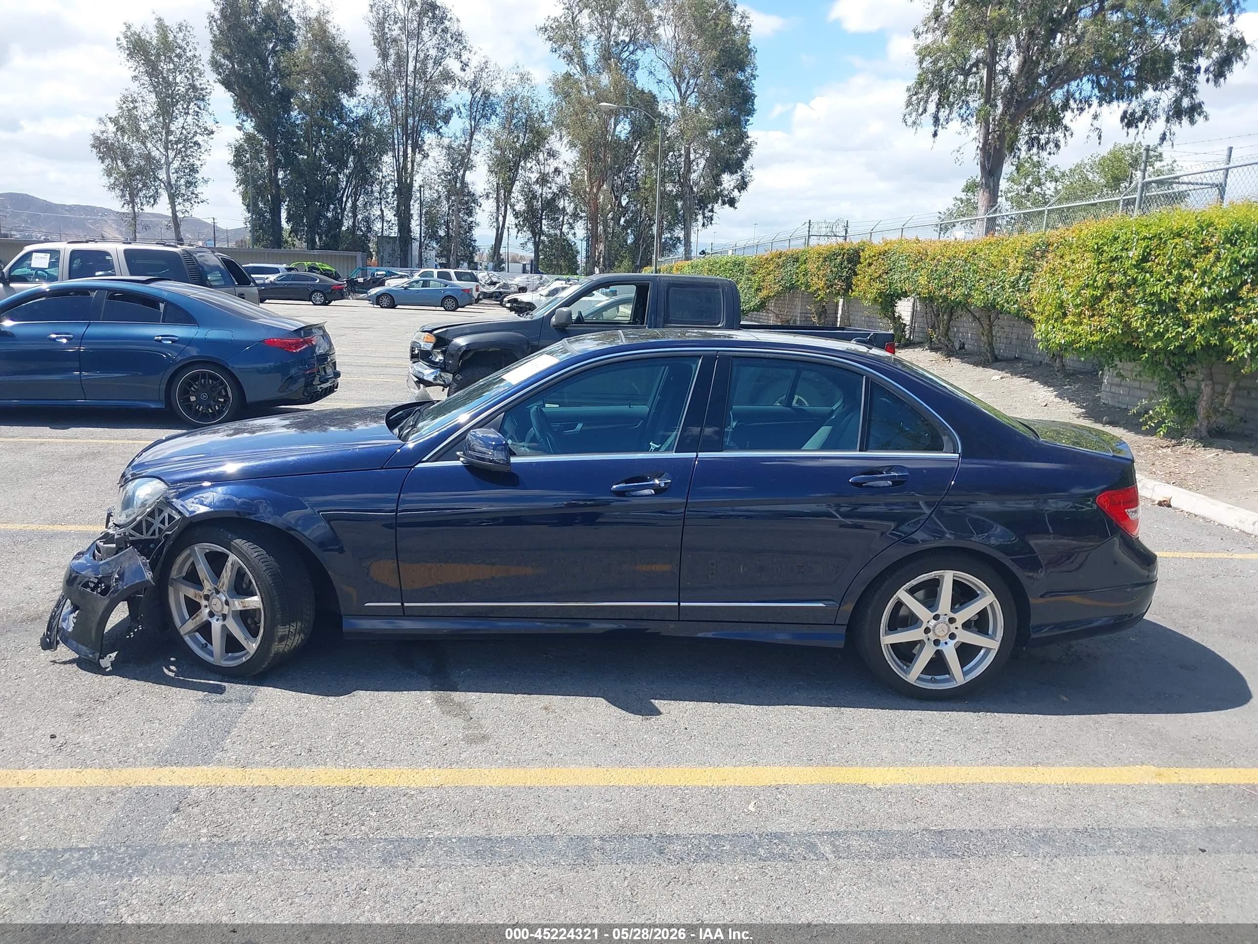 2014 Mercedes-benz C 300 Sport 4matic Синий vin: WDDGF8AB2EA967437