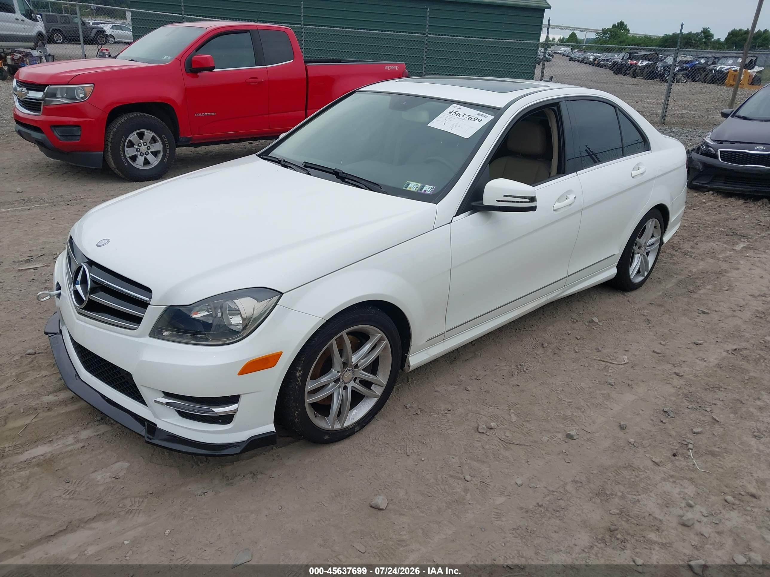 2014 Mercedes-benz C 300 Sport 4matic White vin: WDDGF8AB2EG163054