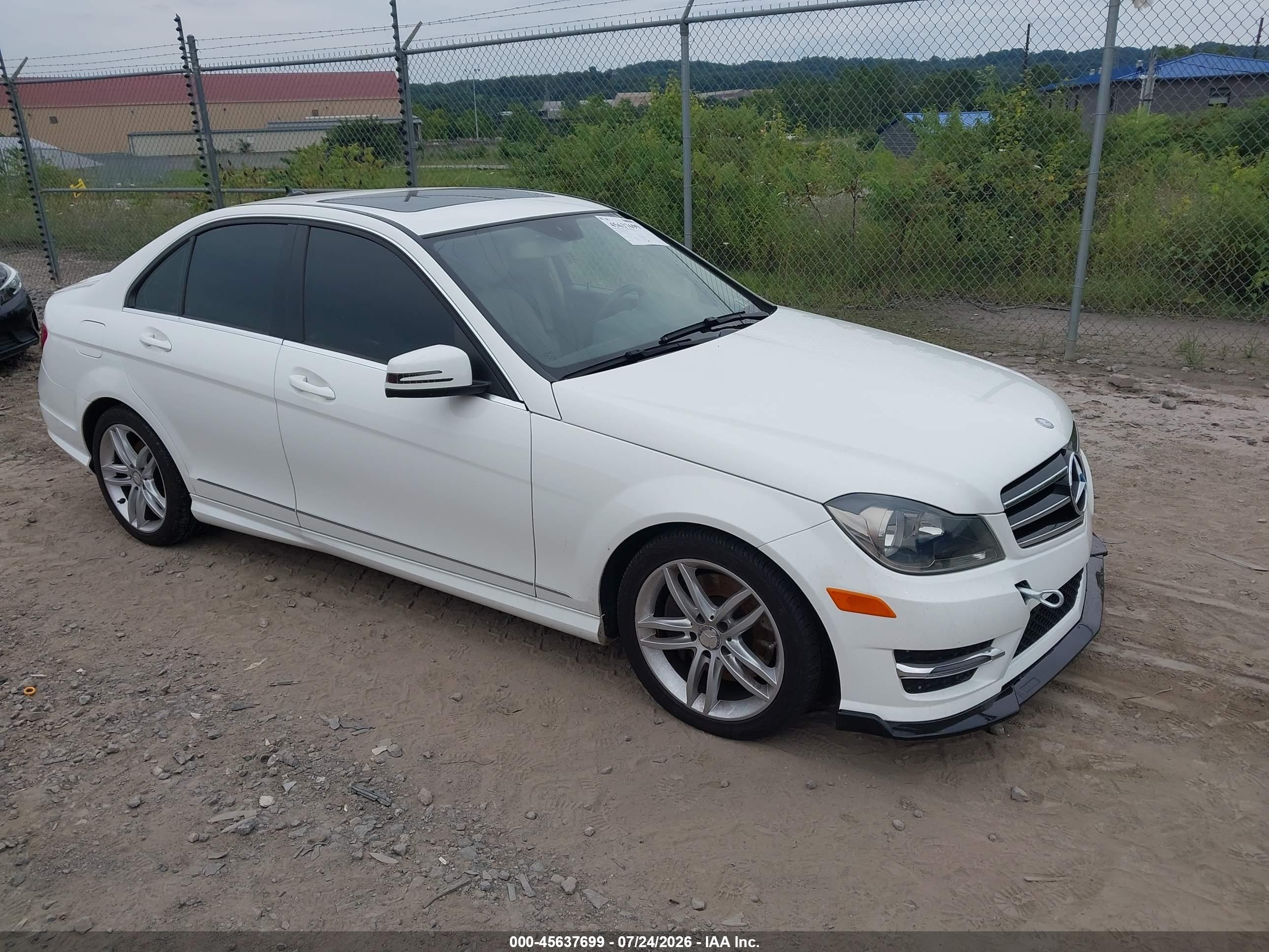 2014 Mercedes-benz C 300 Sport 4matic White vin: WDDGF8AB2EG163054
