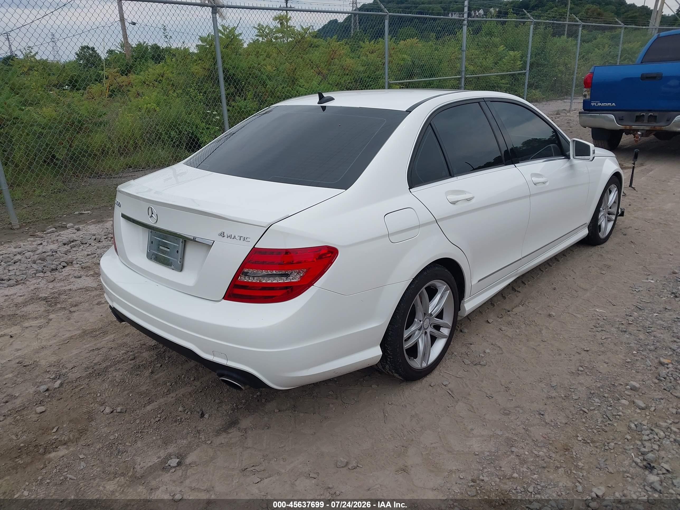 2014 Mercedes-benz C 300 Sport 4matic White vin: WDDGF8AB2EG163054