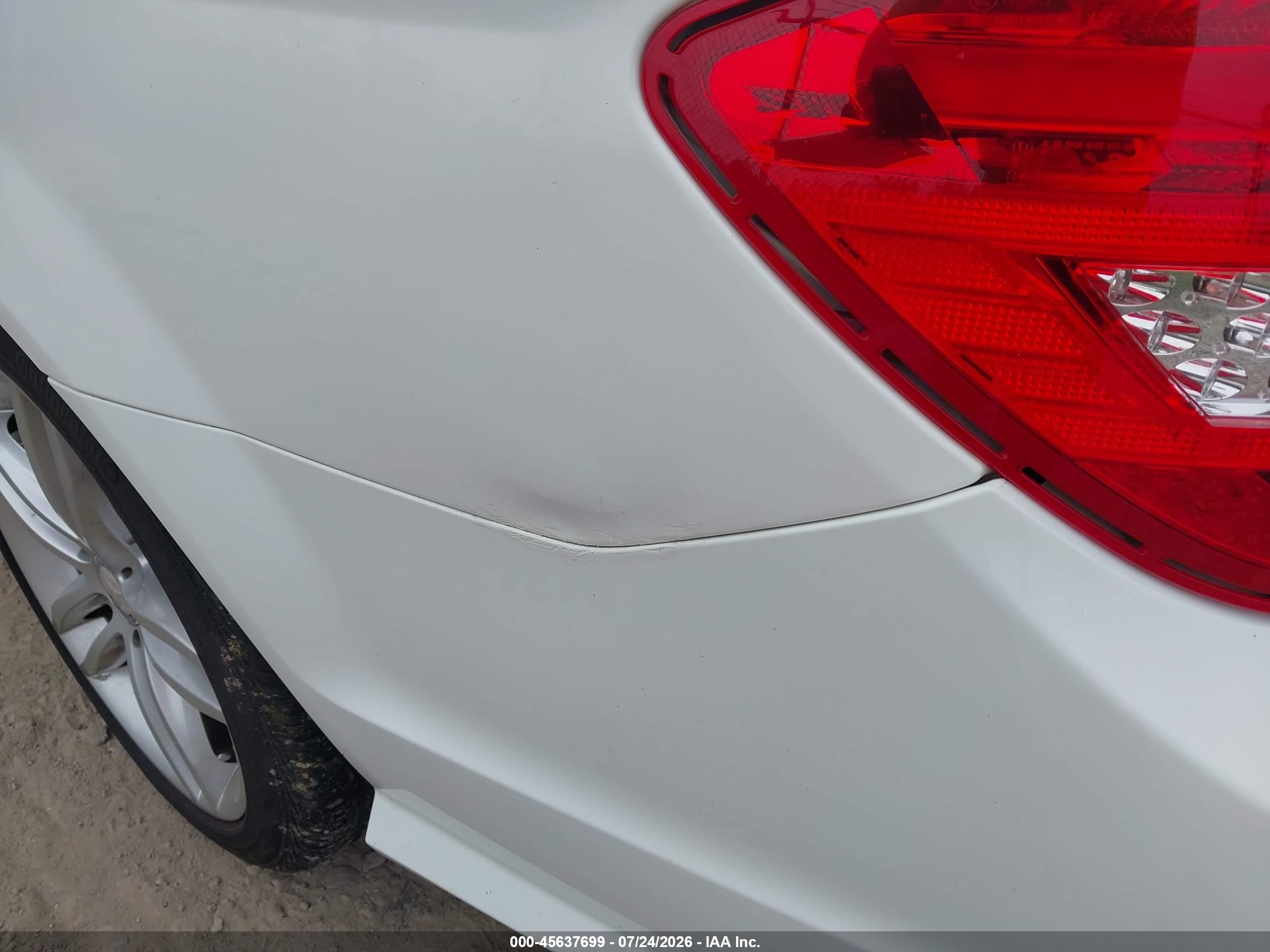 2014 Mercedes-benz C 300 Sport 4matic White vin: WDDGF8AB2EG163054