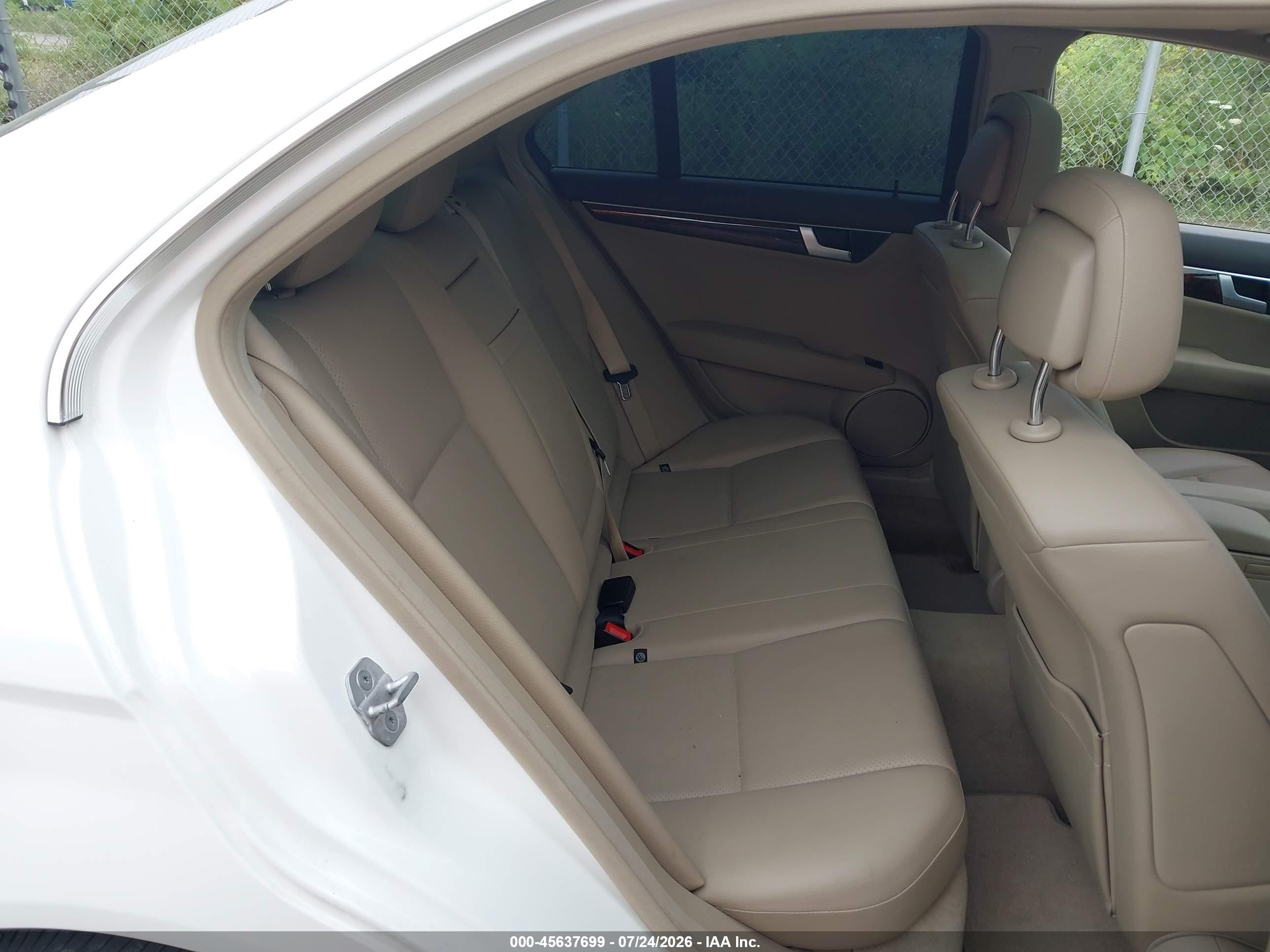2014 Mercedes-benz C 300 Sport 4matic White vin: WDDGF8AB2EG163054