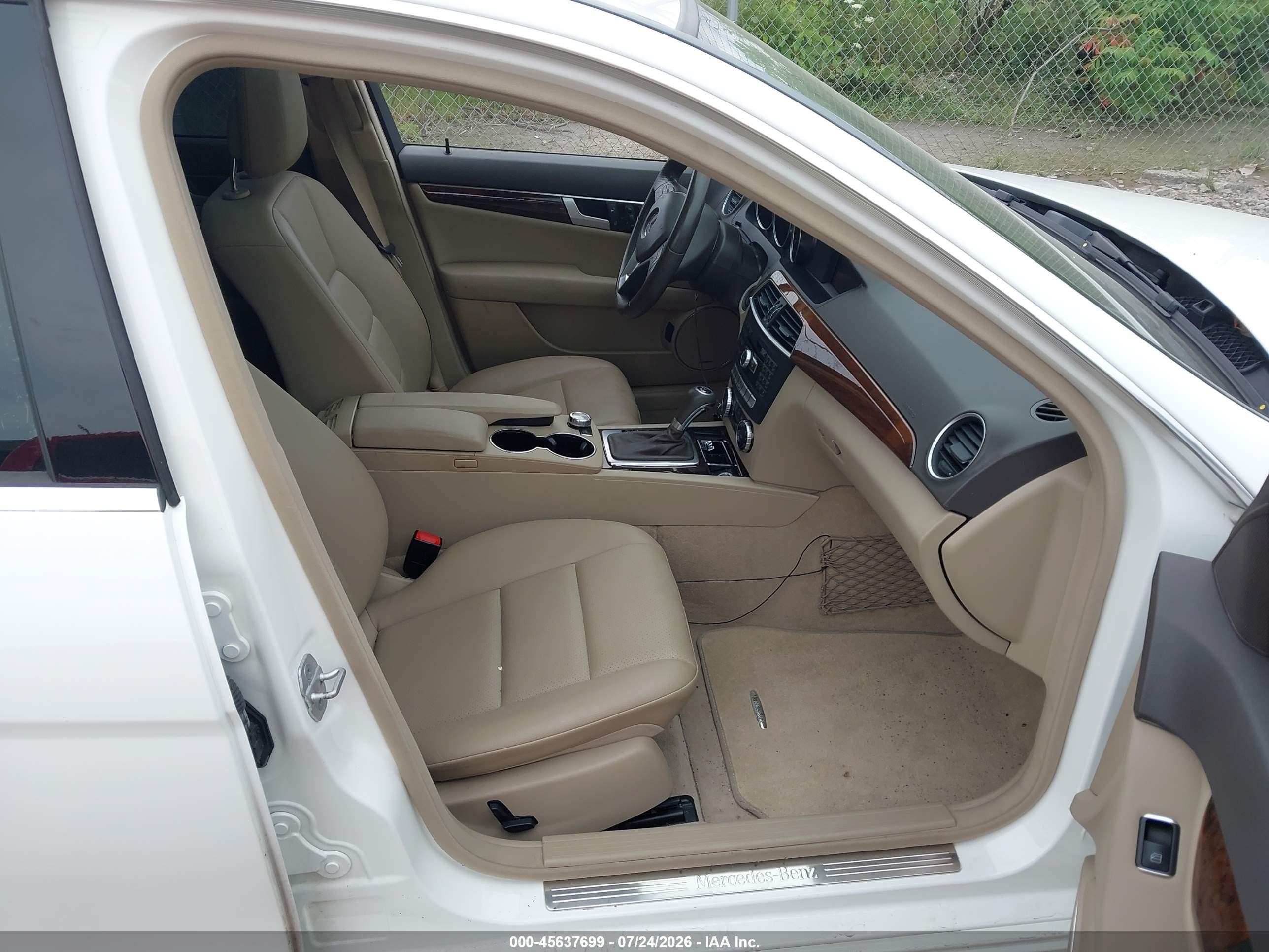 2014 Mercedes-benz C 300 Sport 4matic White vin: WDDGF8AB2EG163054