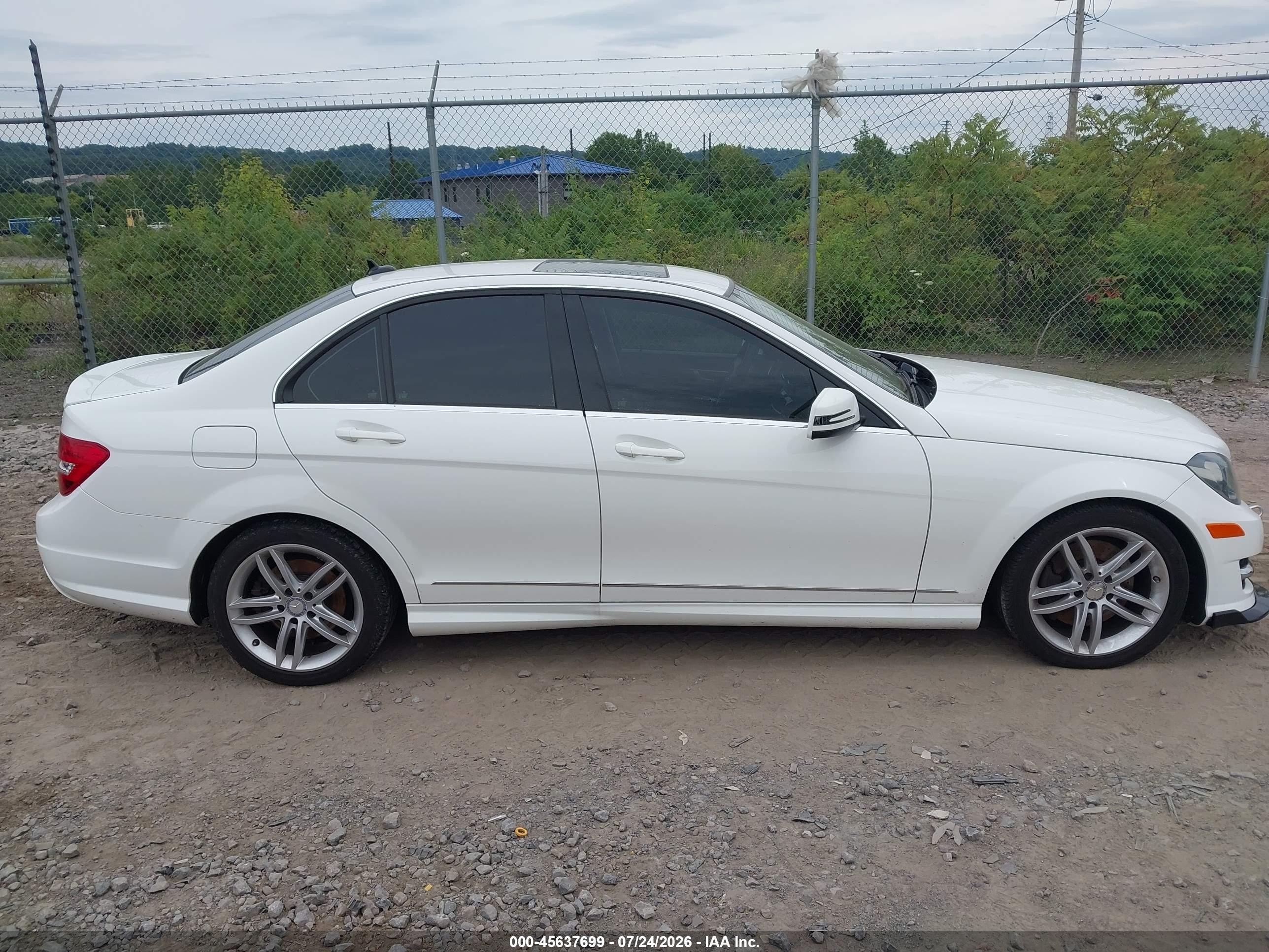 2014 Mercedes-benz C 300 Sport 4matic White vin: WDDGF8AB2EG163054