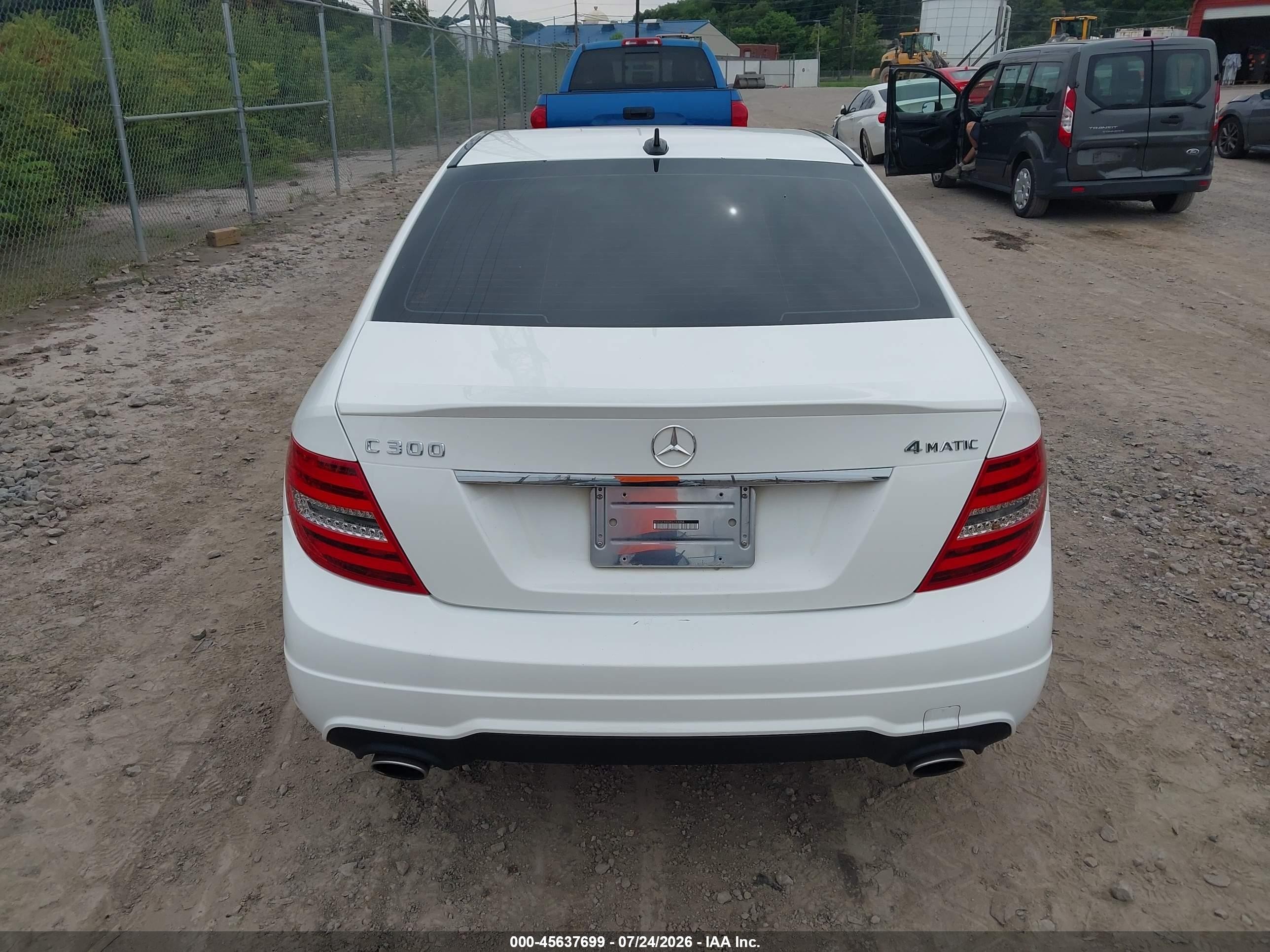 2014 Mercedes-benz C 300 Sport 4matic White vin: WDDGF8AB2EG163054