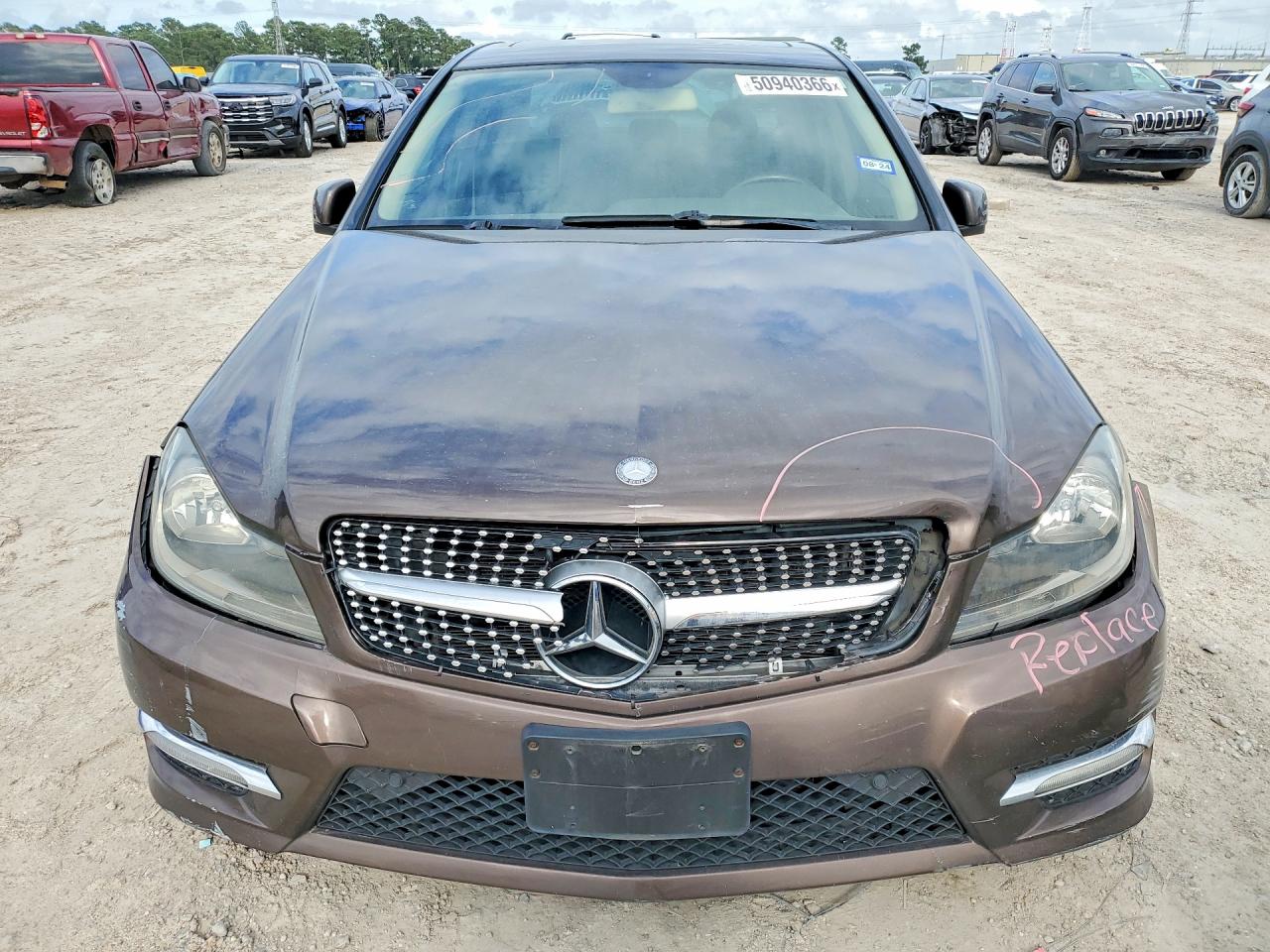 2013 Mercedes-benz C 300 4matic Коричневый vin: WDDGF8AB3DA776169