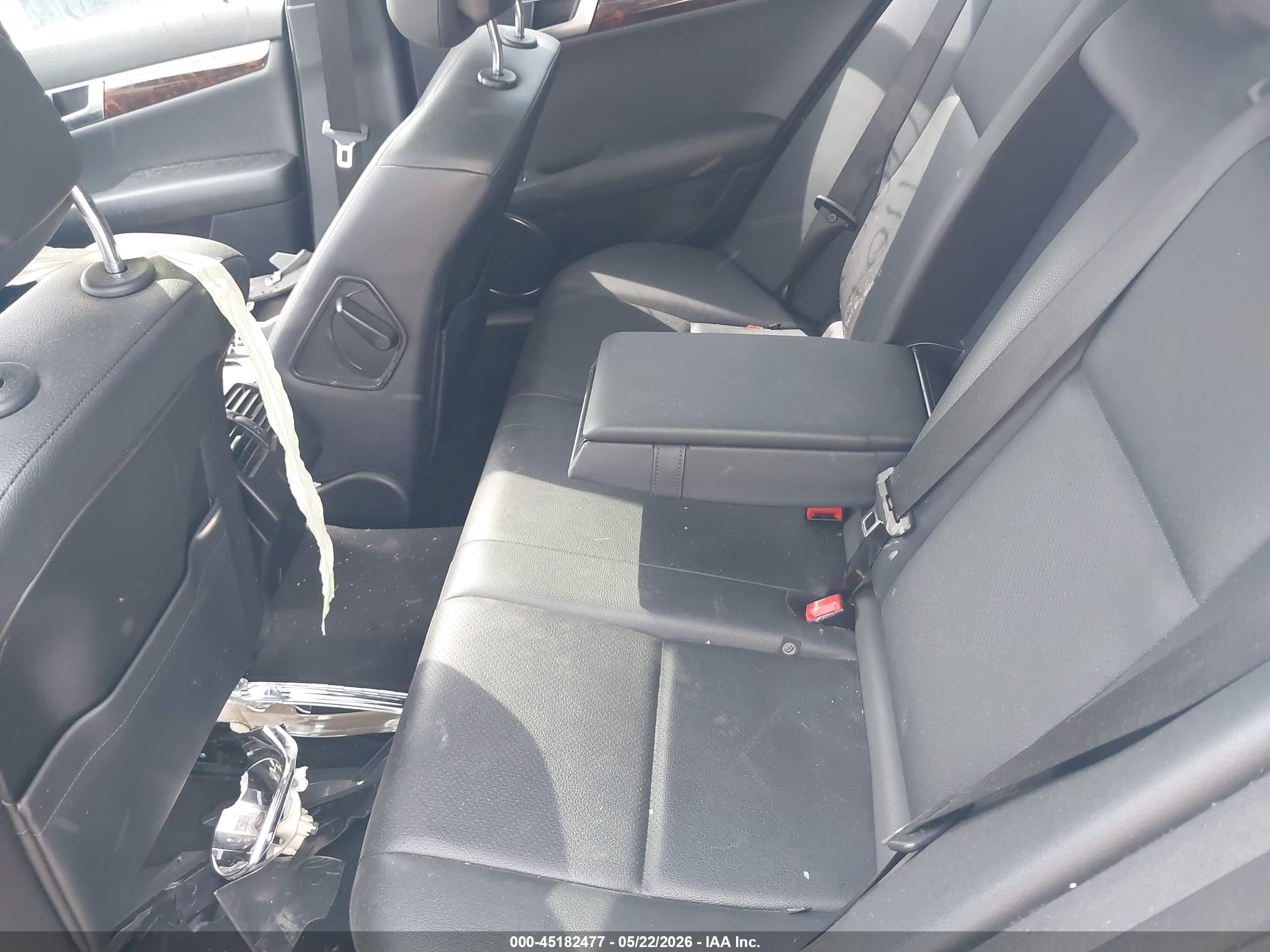 2013 Mercedes-benz C 300 Sport 4matic Серебряный vin: WDDGF8AB3DA811888