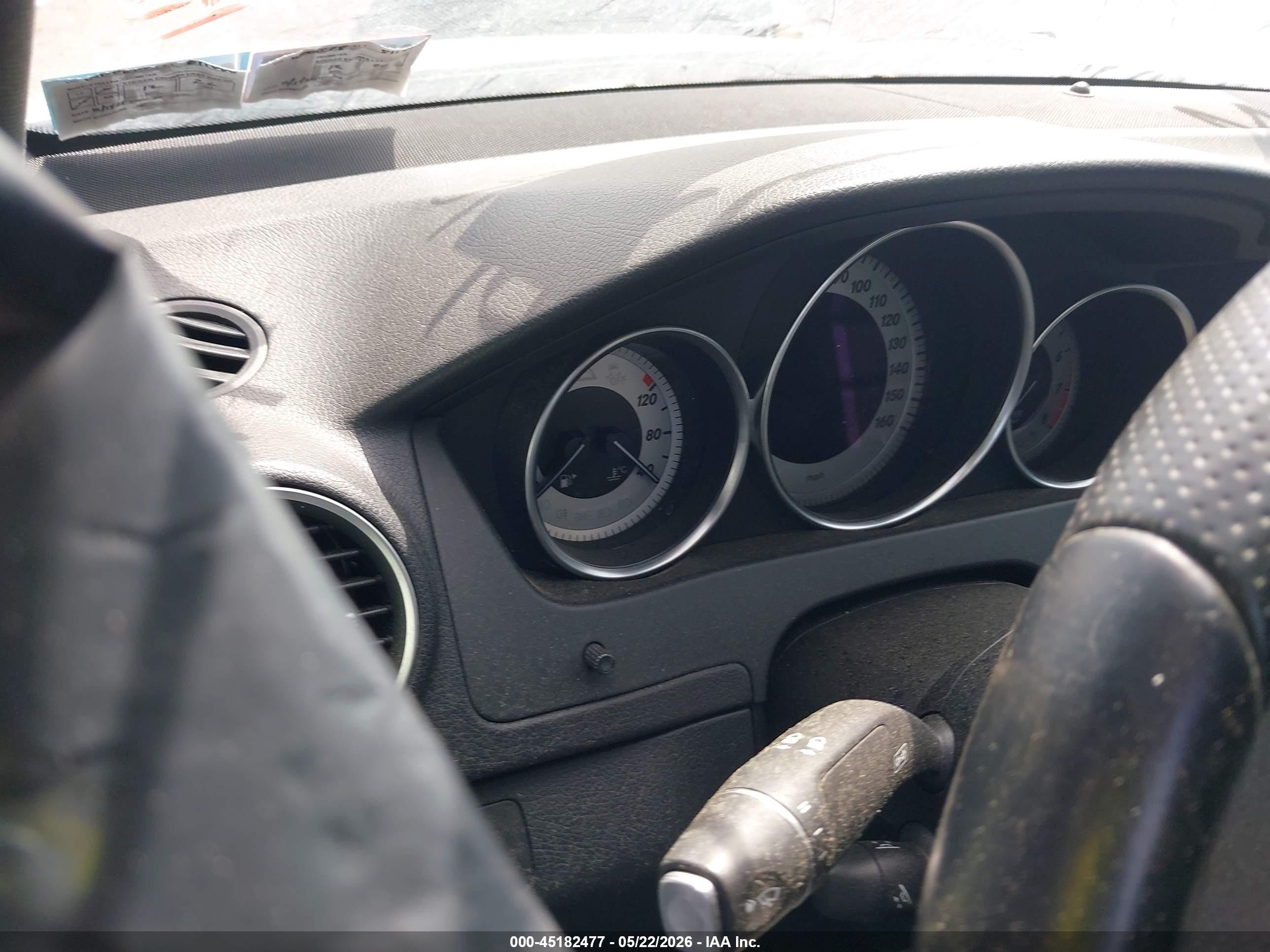2013 Mercedes-benz C 300 Sport 4matic Серебряный vin: WDDGF8AB3DA811888