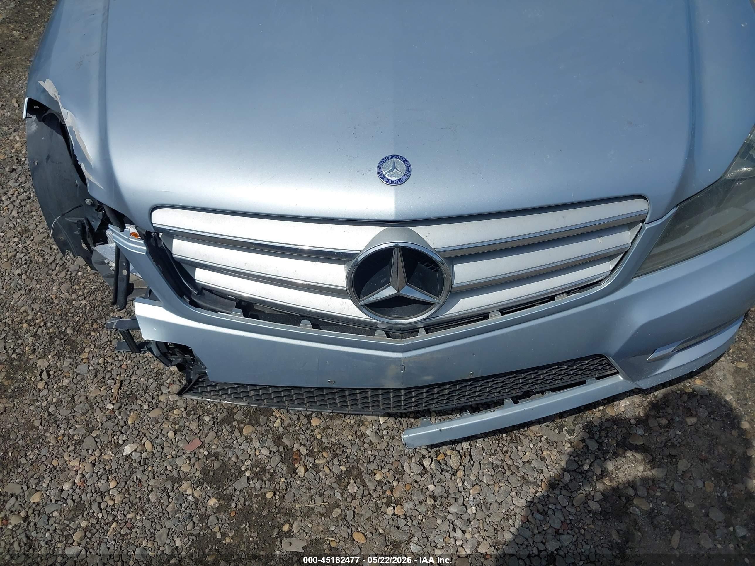 2013 Mercedes-benz C 300 Sport 4matic Серебряный vin: WDDGF8AB3DA811888