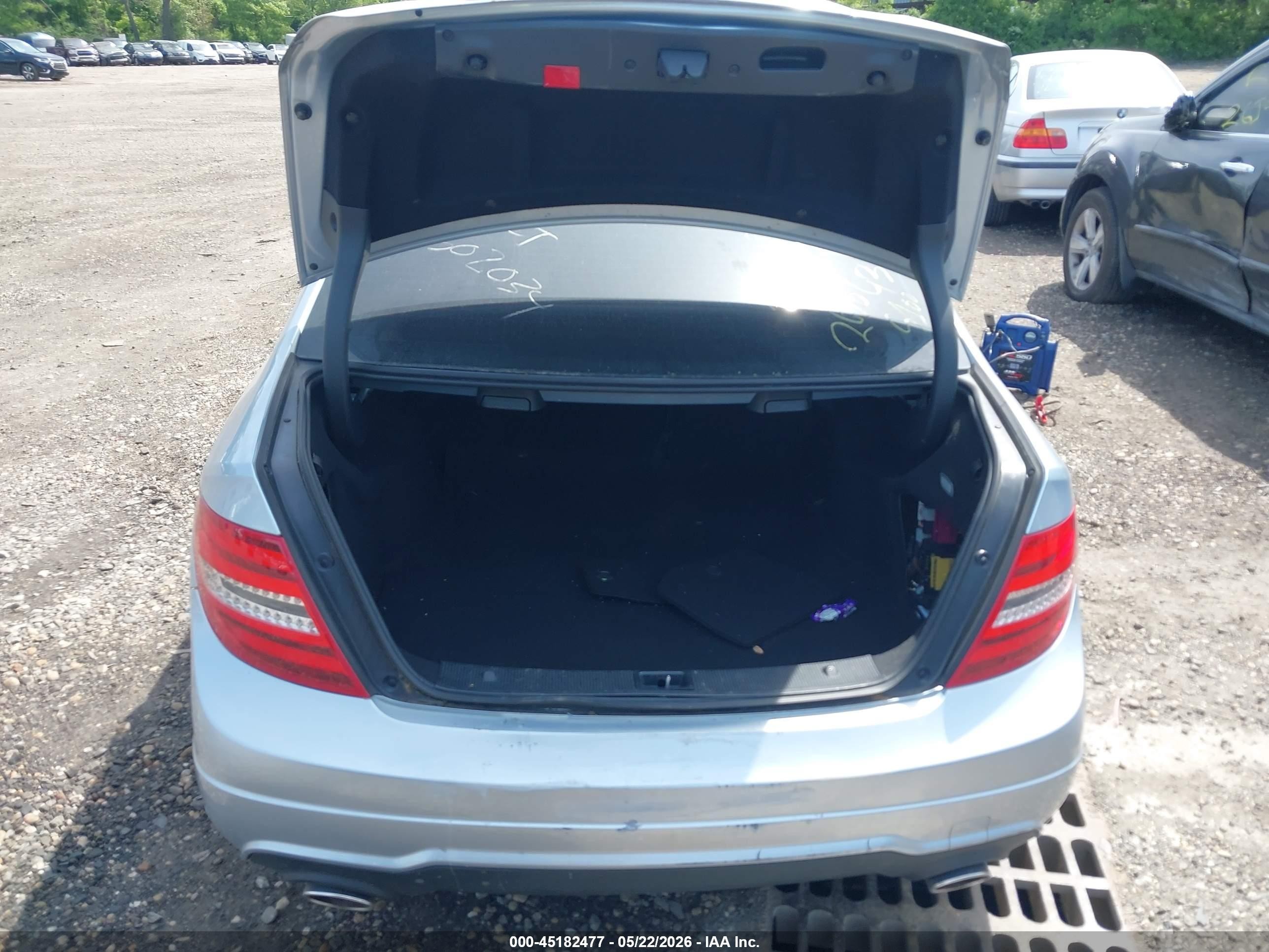 2013 Mercedes-benz C 300 Sport 4matic Серебряный vin: WDDGF8AB3DA811888
