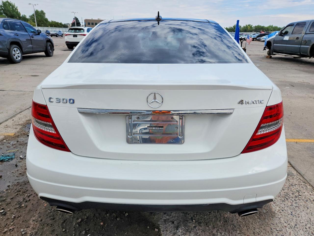 2013 Mercedes-benz C 300 4matic Белый vin: WDDGF8AB3DA878894