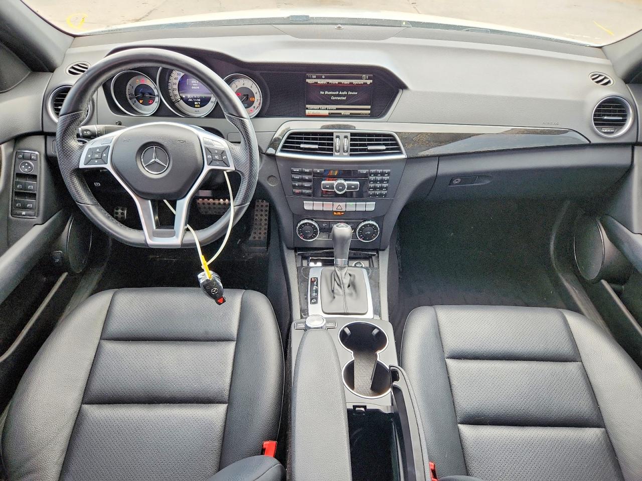 2013 Mercedes-benz C 300 4matic Белый vin: WDDGF8AB3DA878894