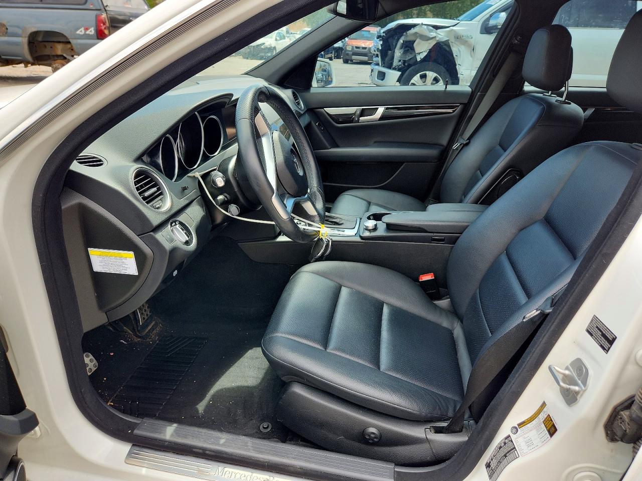 2013 Mercedes-benz C 300 4matic Белый vin: WDDGF8AB3DA878894